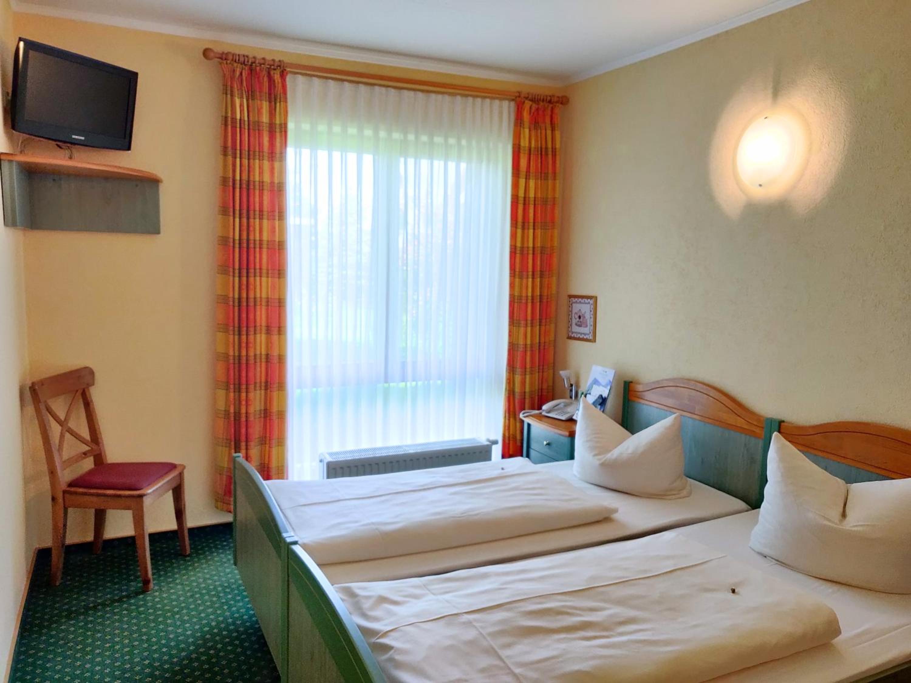Budget Double Room - Photo 2