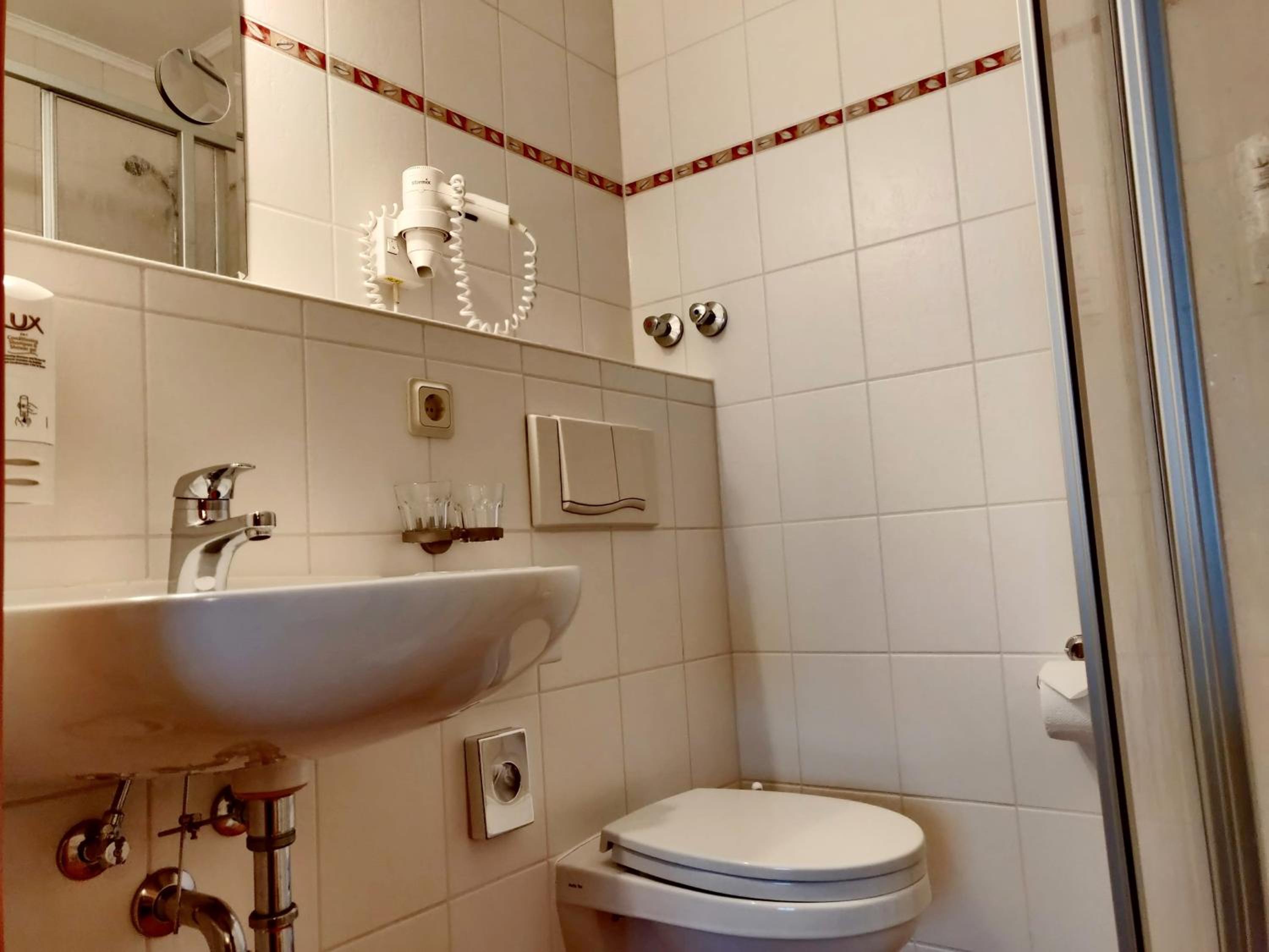 Budget Double Room - Photo 3