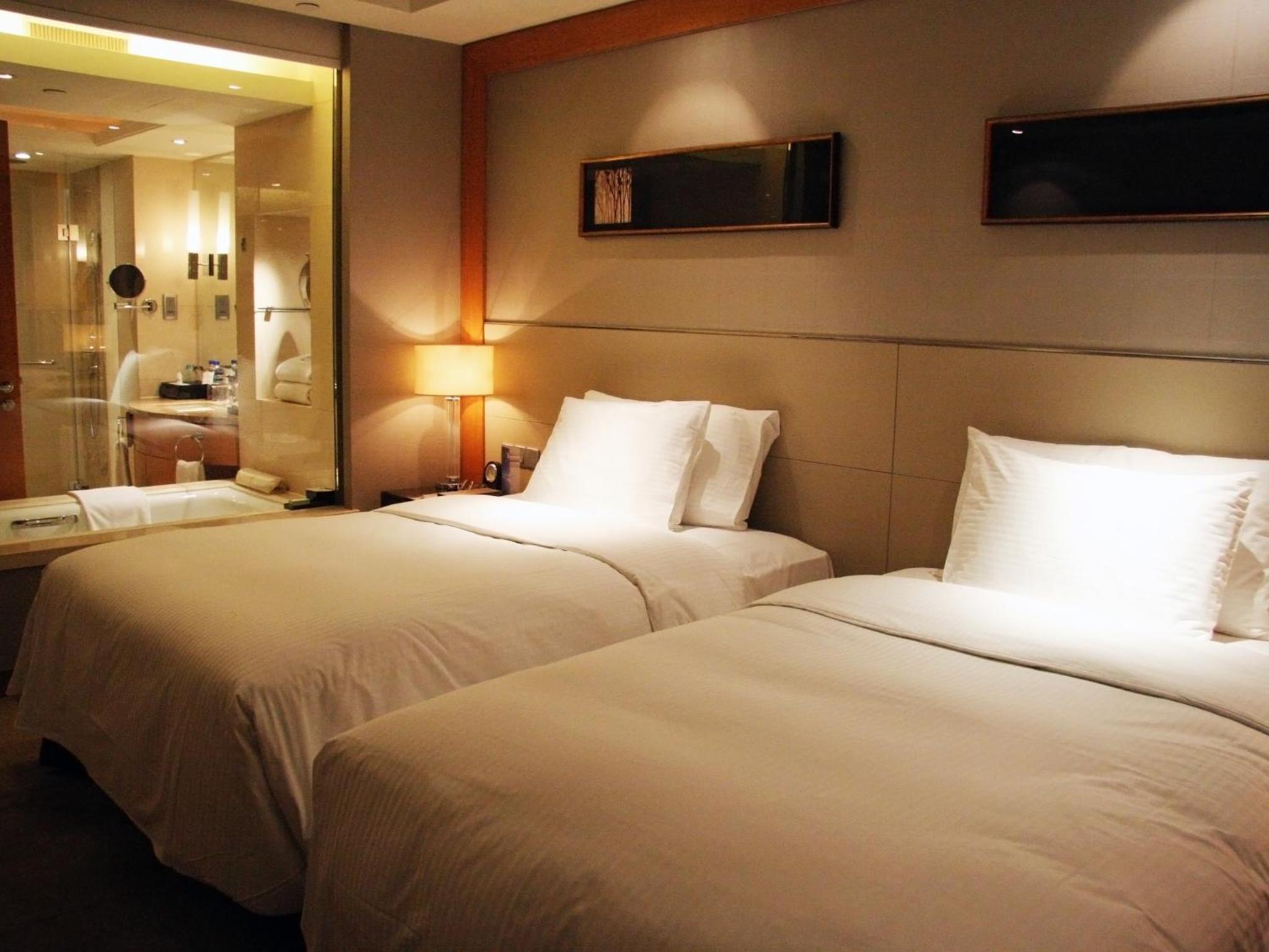 Deluxe King Room - Photo 3