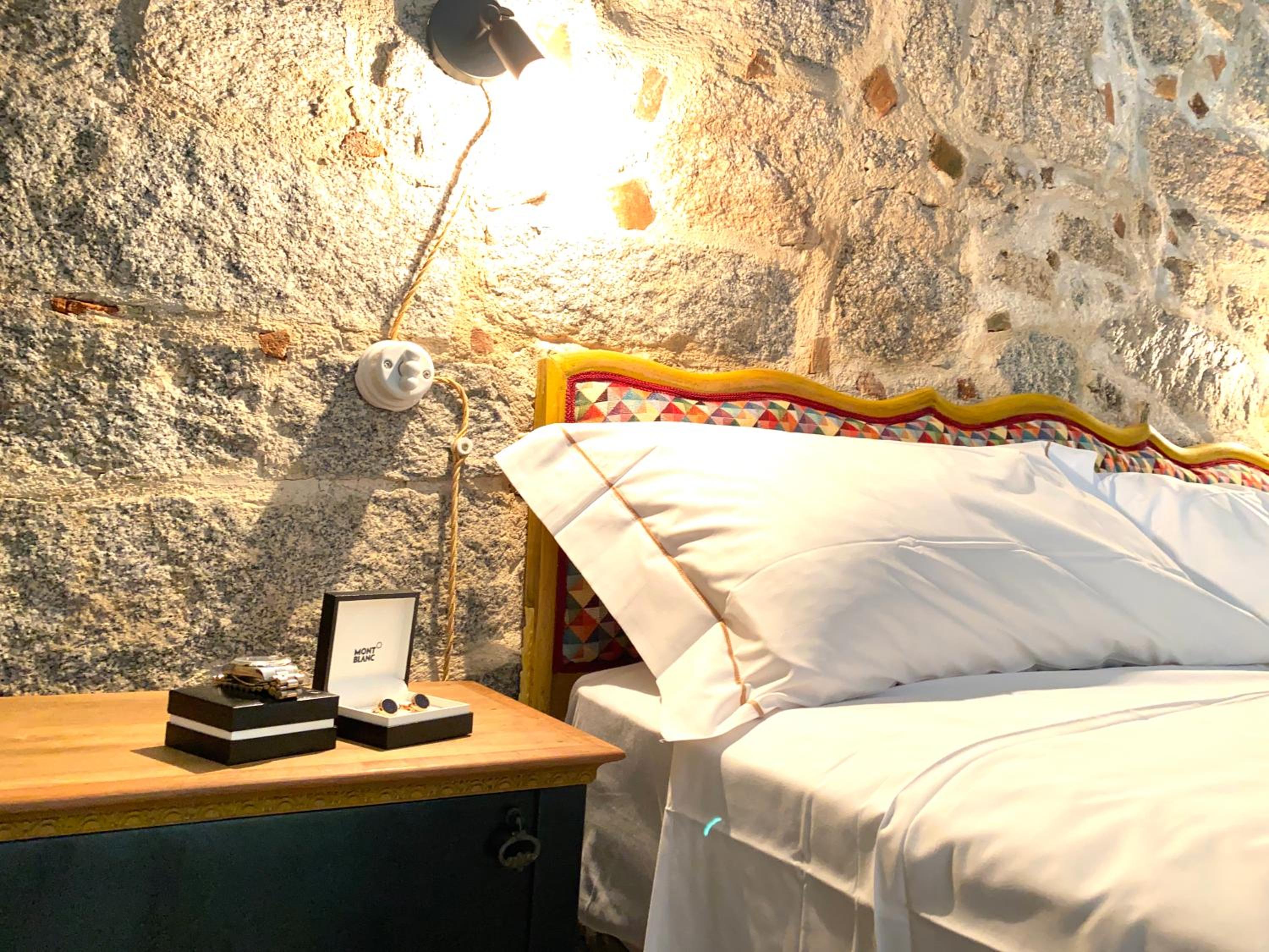 Deluxe Double Room with Shower - Photo 13
