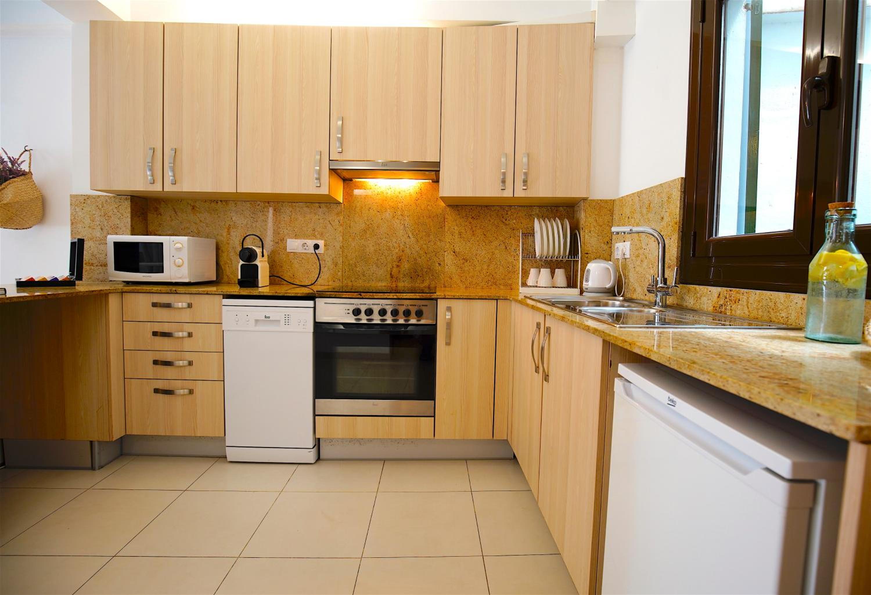 Three-Bedroom Apartment C photo 2