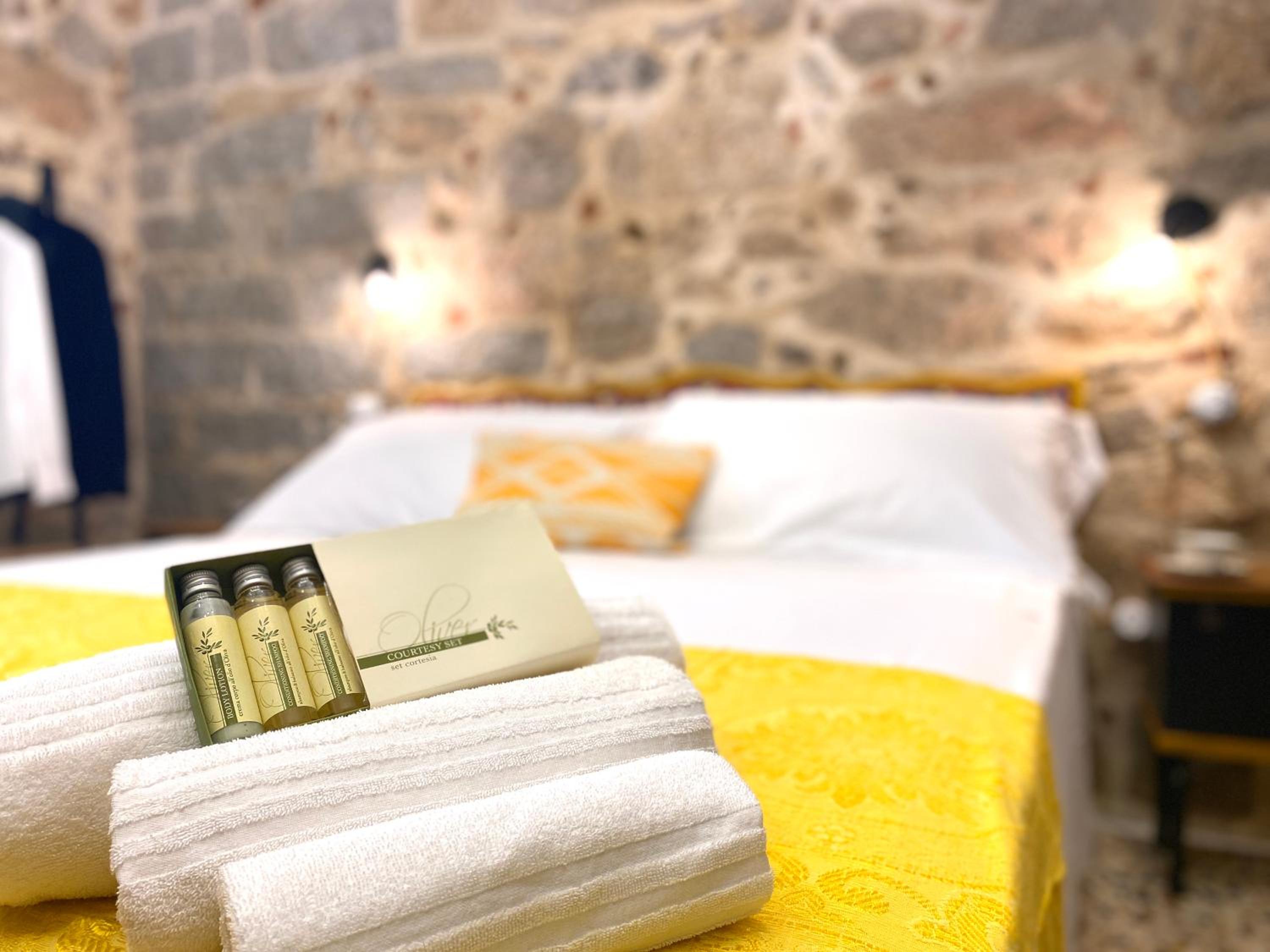 Deluxe Double Room with Shower - Photo 2