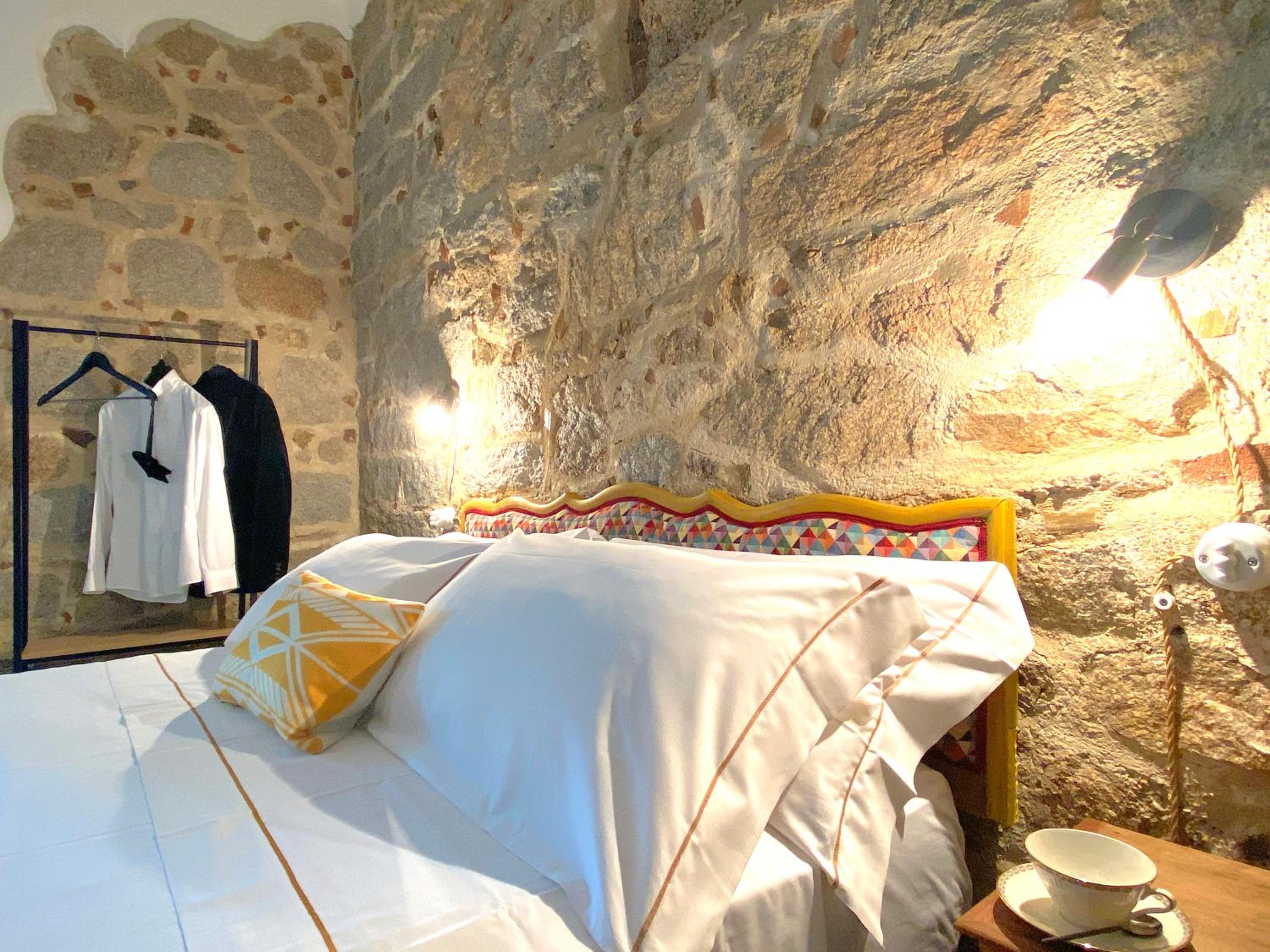 Deluxe Double Room with Shower - Photo 11