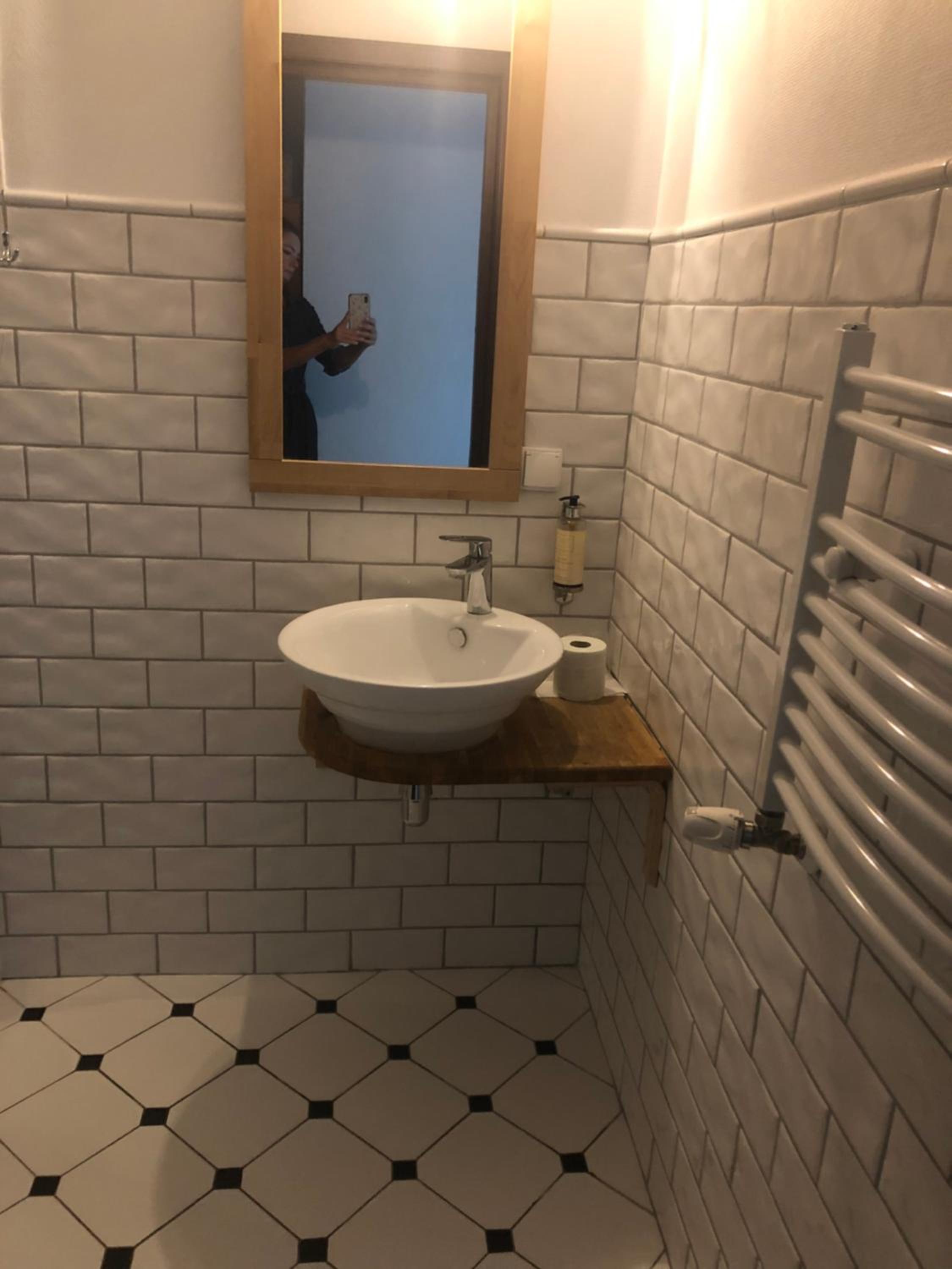 Twin Room with Private Bathroom - Photo 3