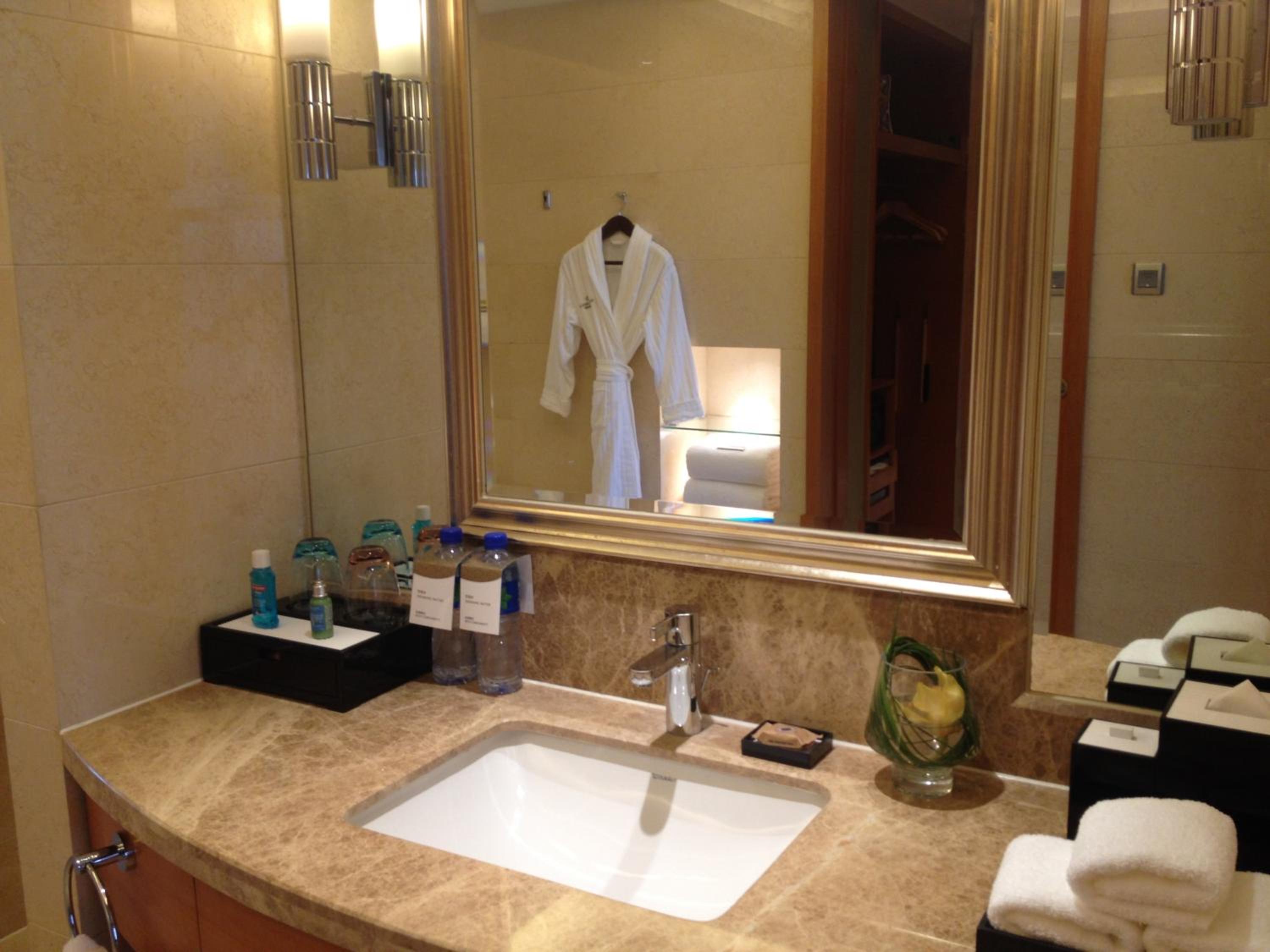 Deluxe King Room - Photo 4
