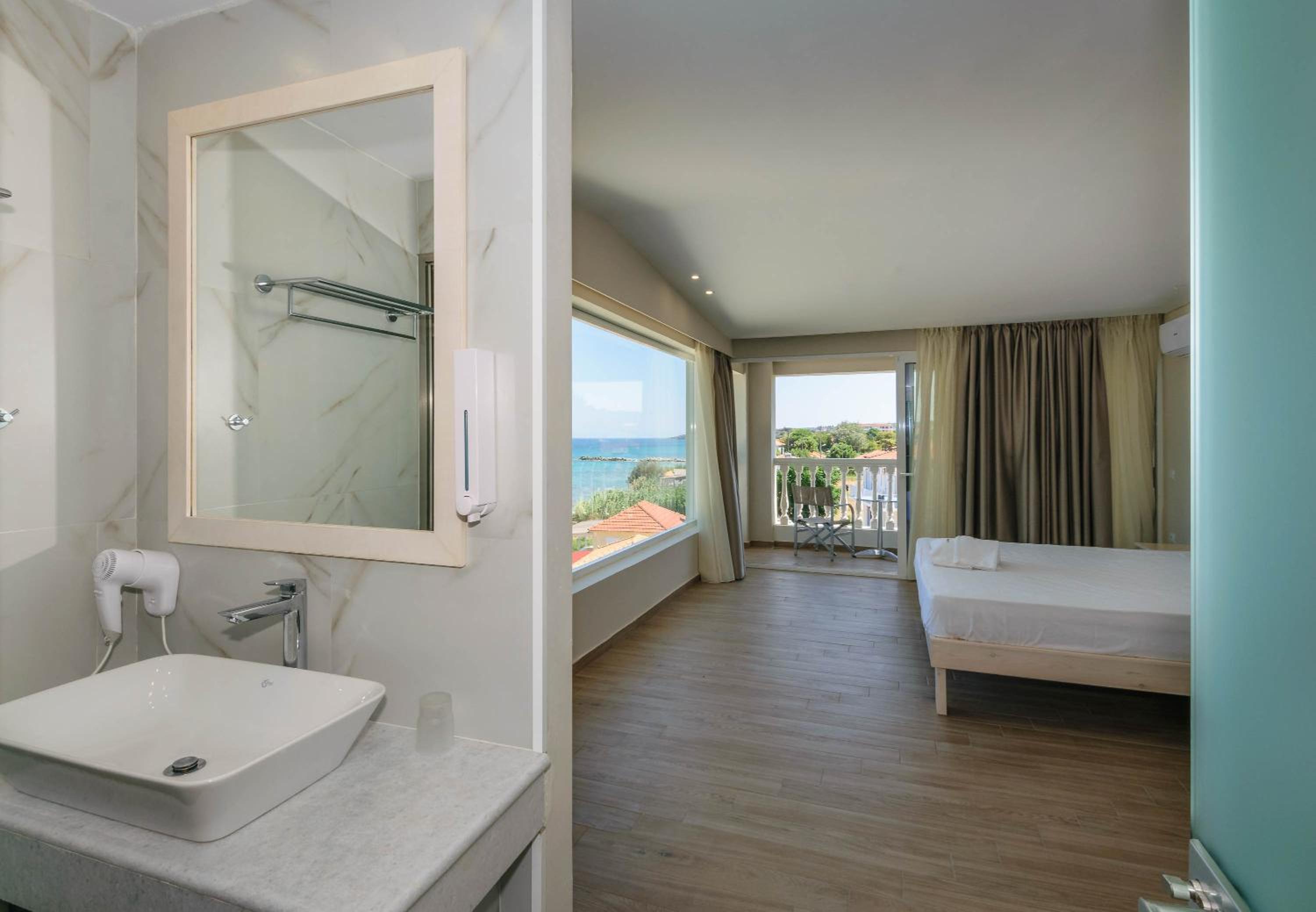 Deluxe Suite With Panoramic Sea View