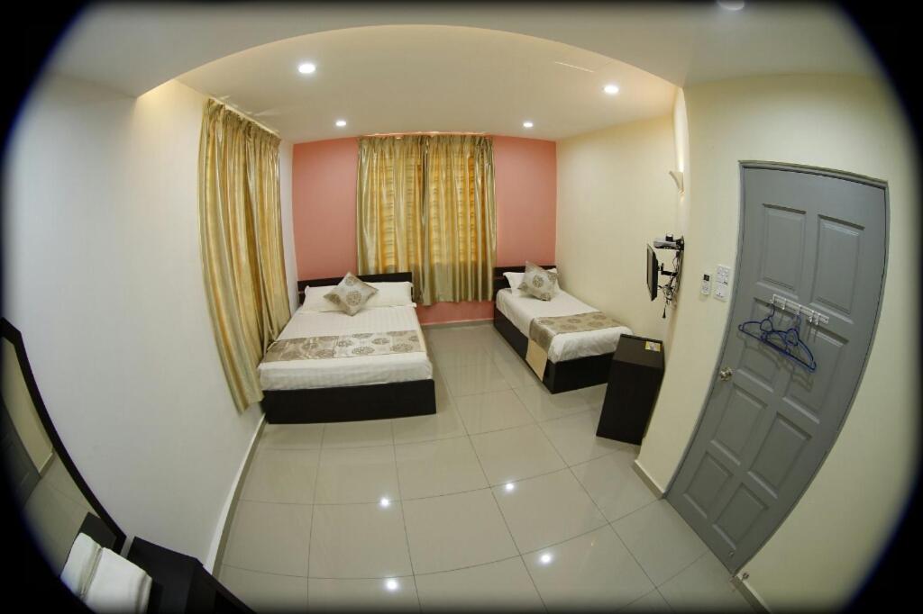 Basic Triple Room photo 2