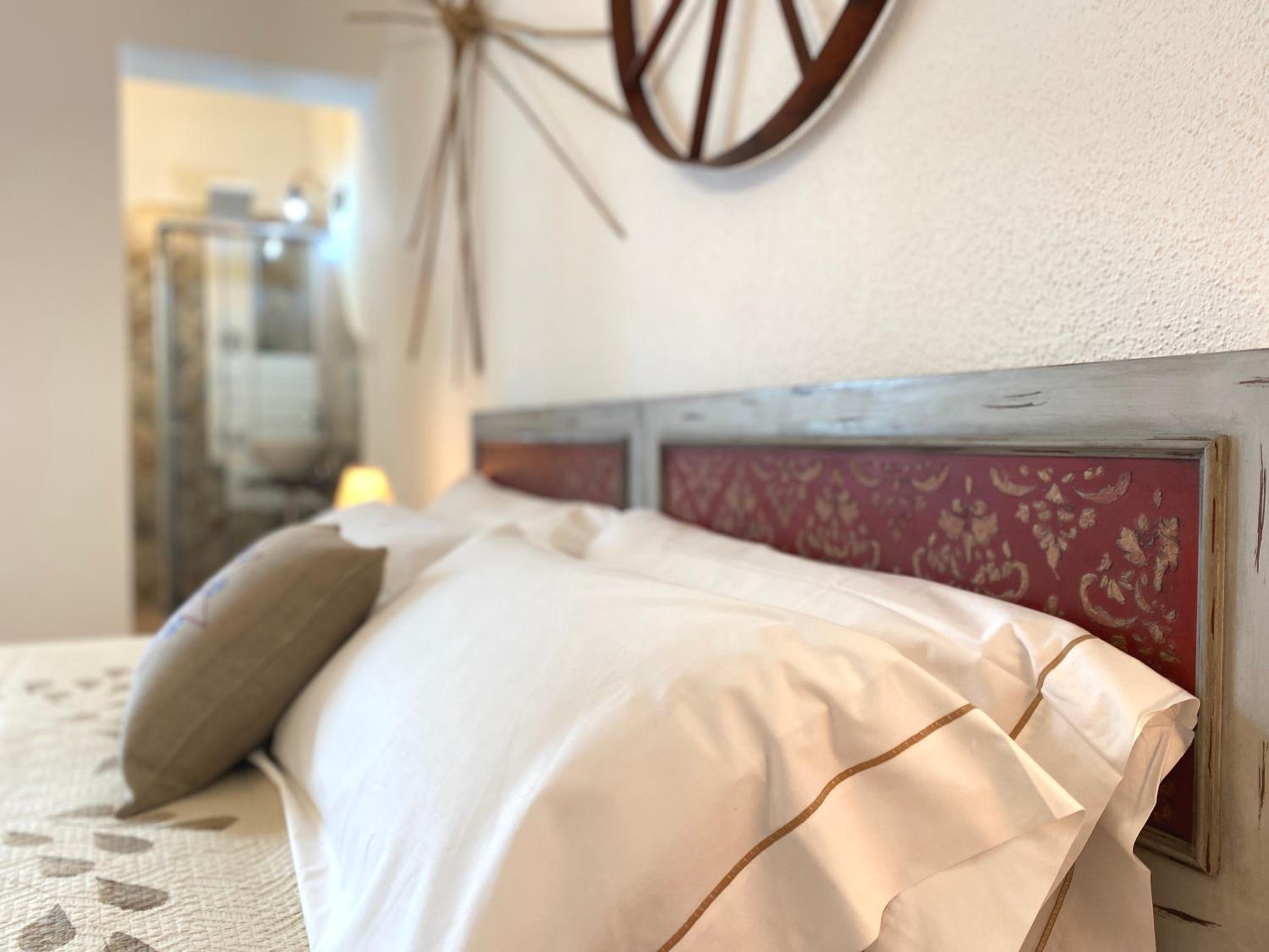 Deluxe Double or Twin Room - Photo 11