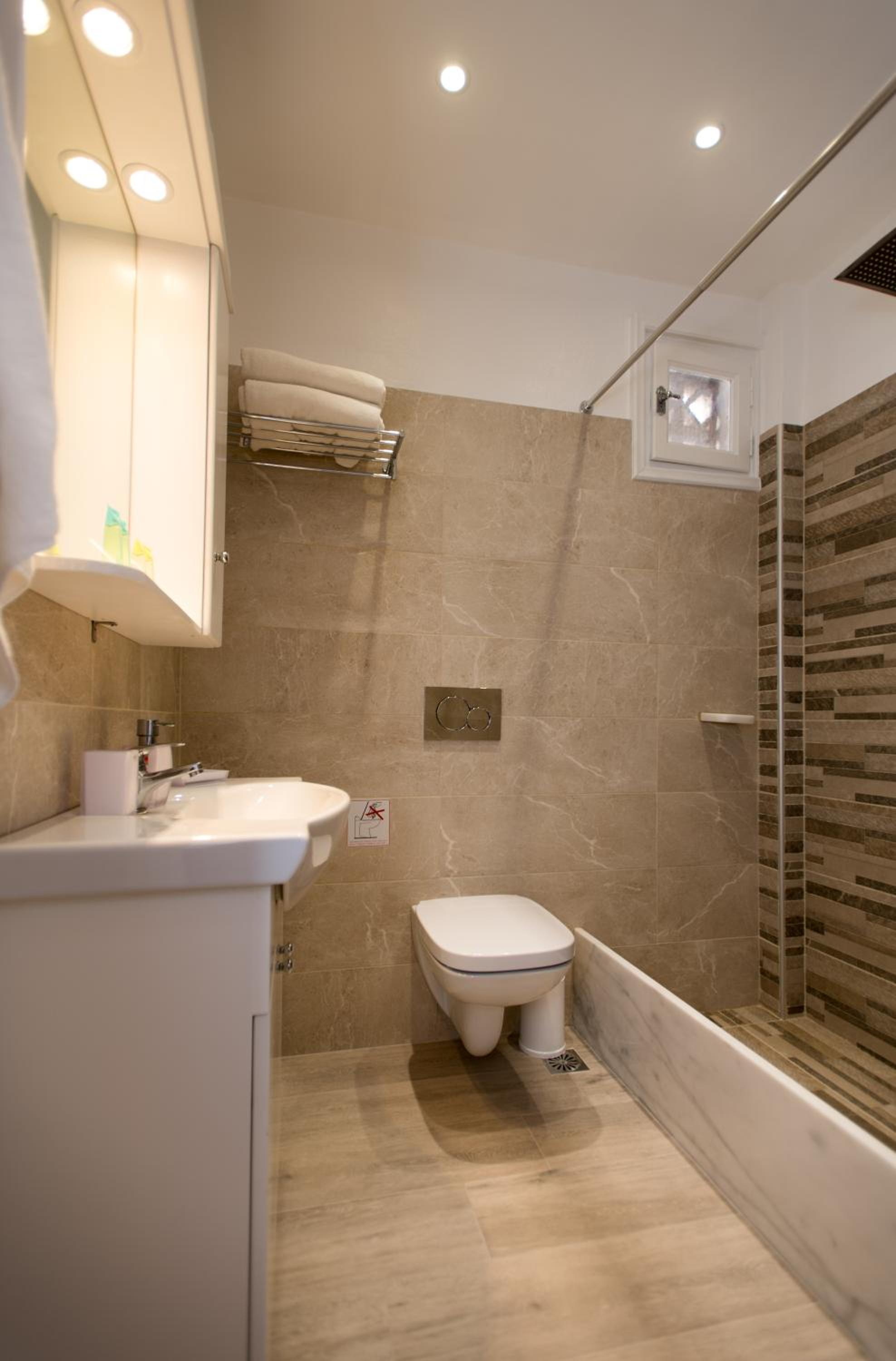 One-Bedroom Apartment - Photo 29