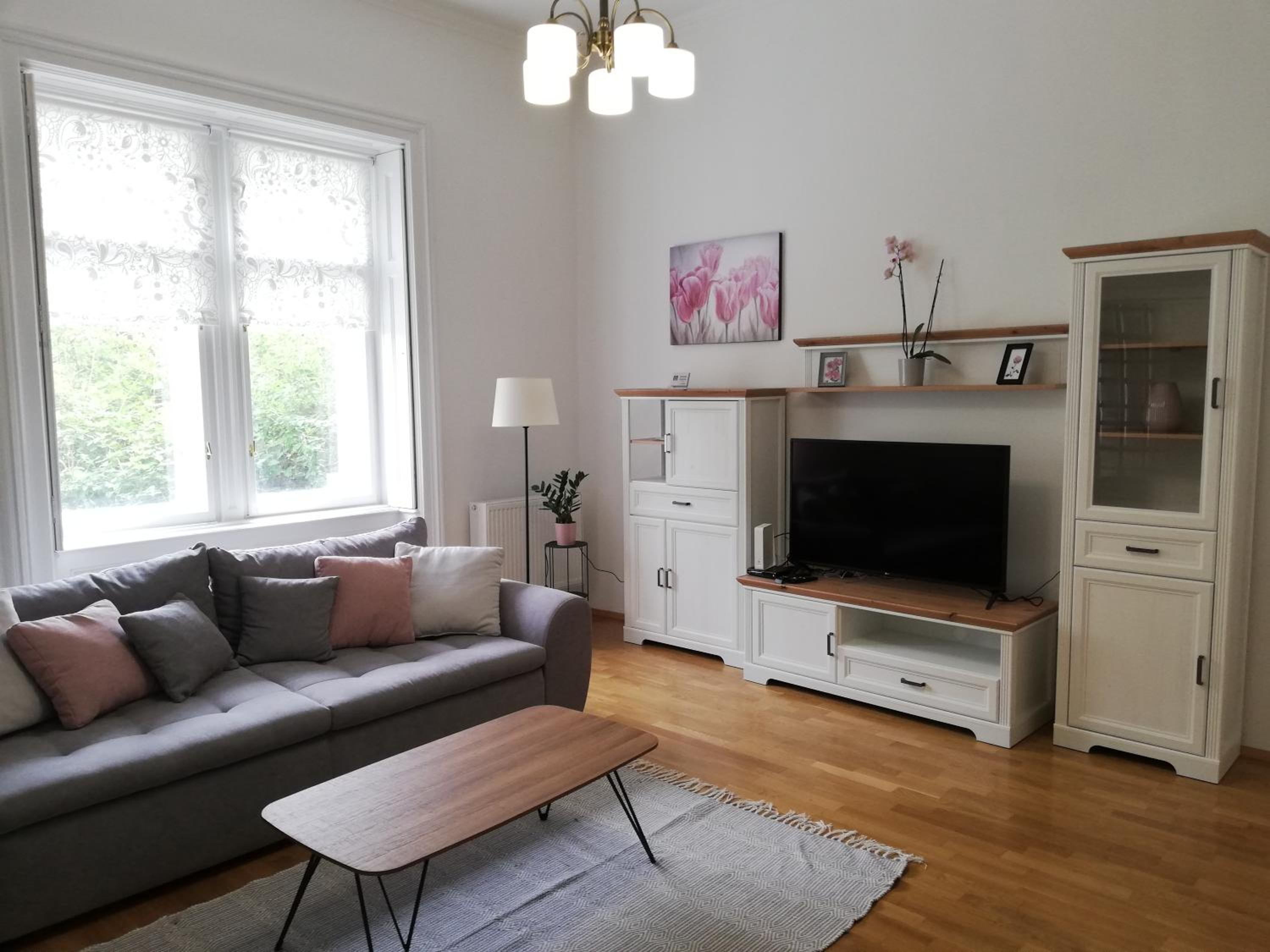 One-Bedroom Apartment photo 1