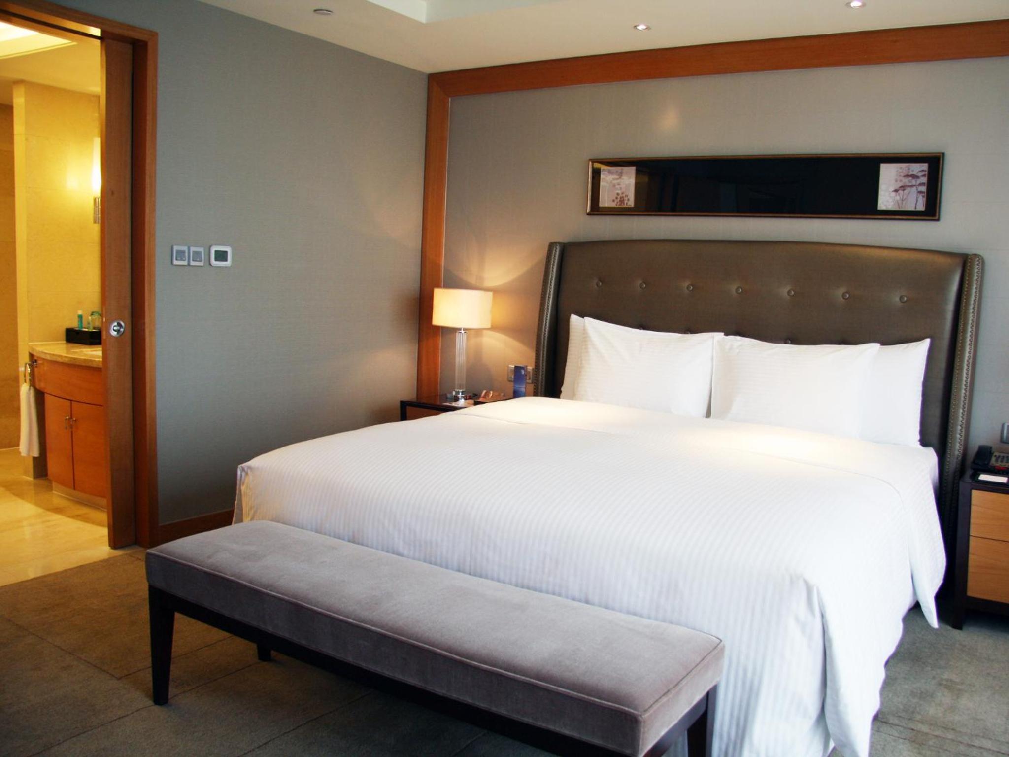 Grand Deluxe King Room - Photo 4