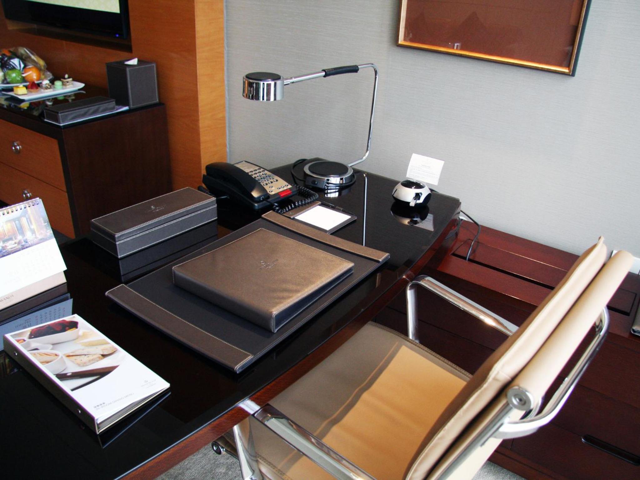 Grand Deluxe King Room - Photo 3