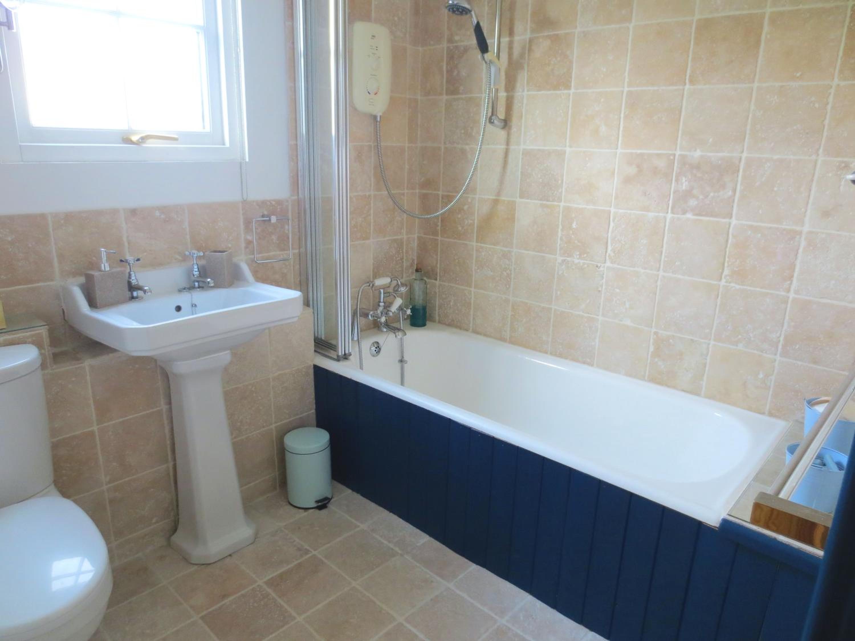 Two-Bedroom House - Photo 8