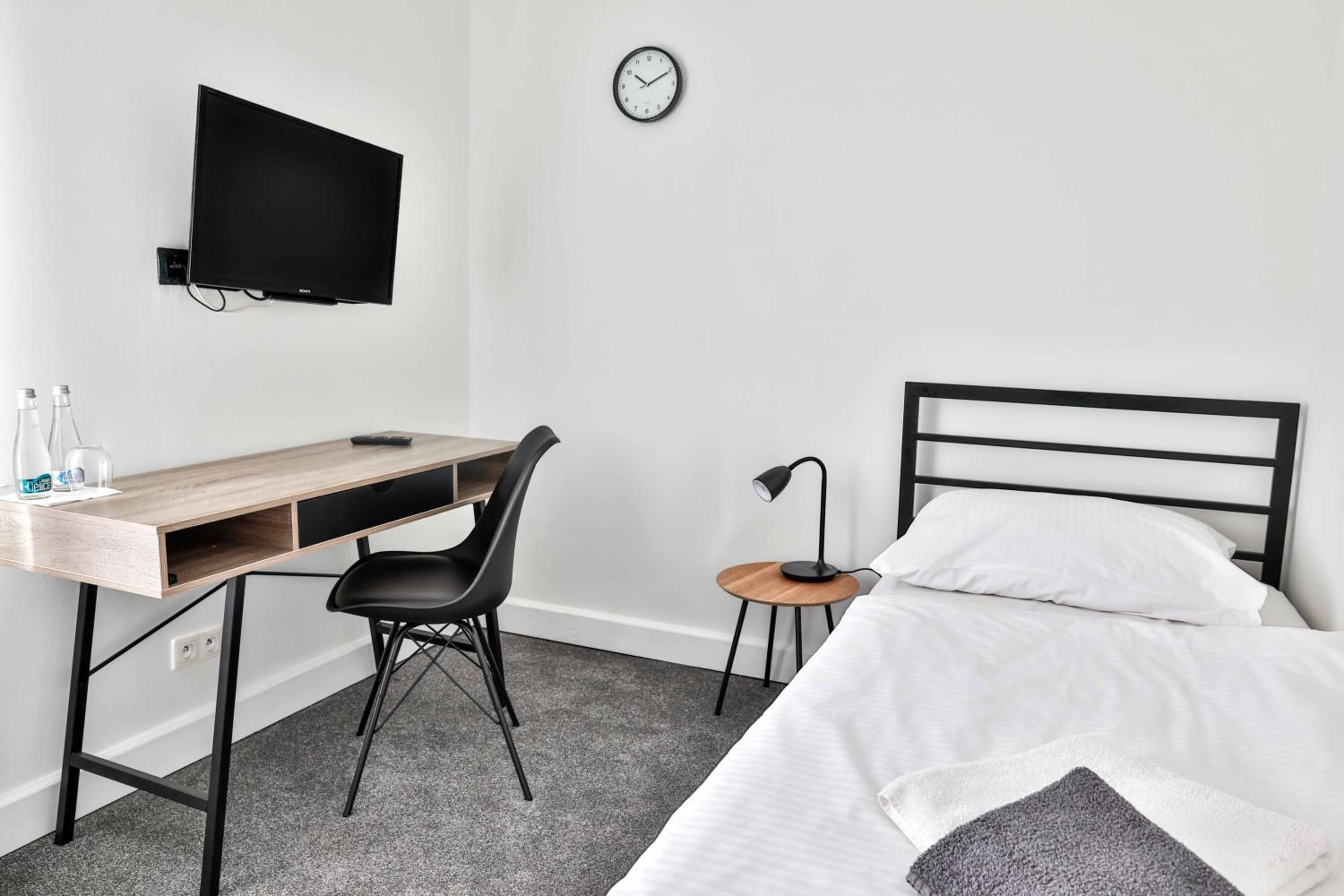 Three-Bedroom Apartment - Photo 4