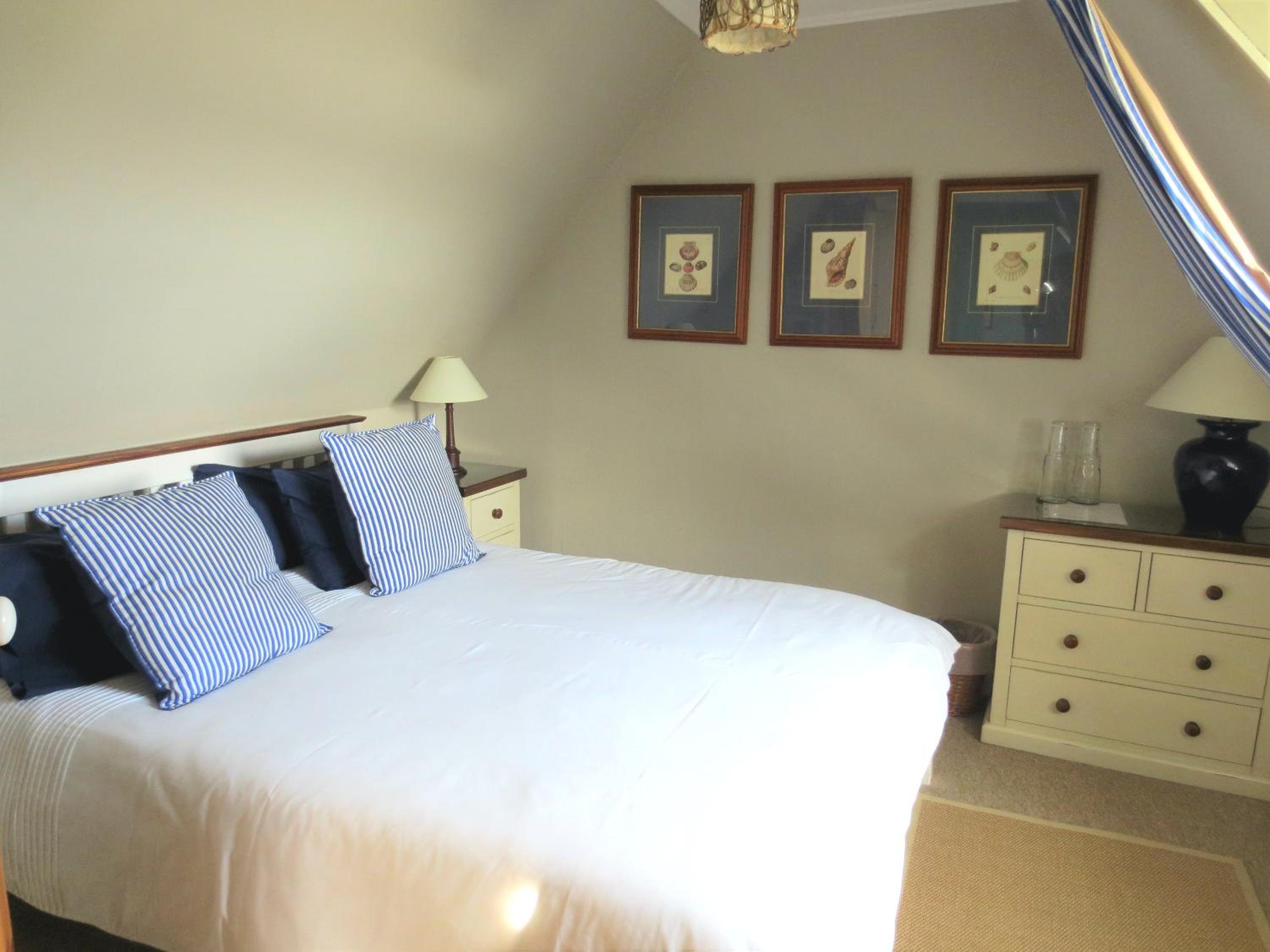 Two-Bedroom House - Photo 10