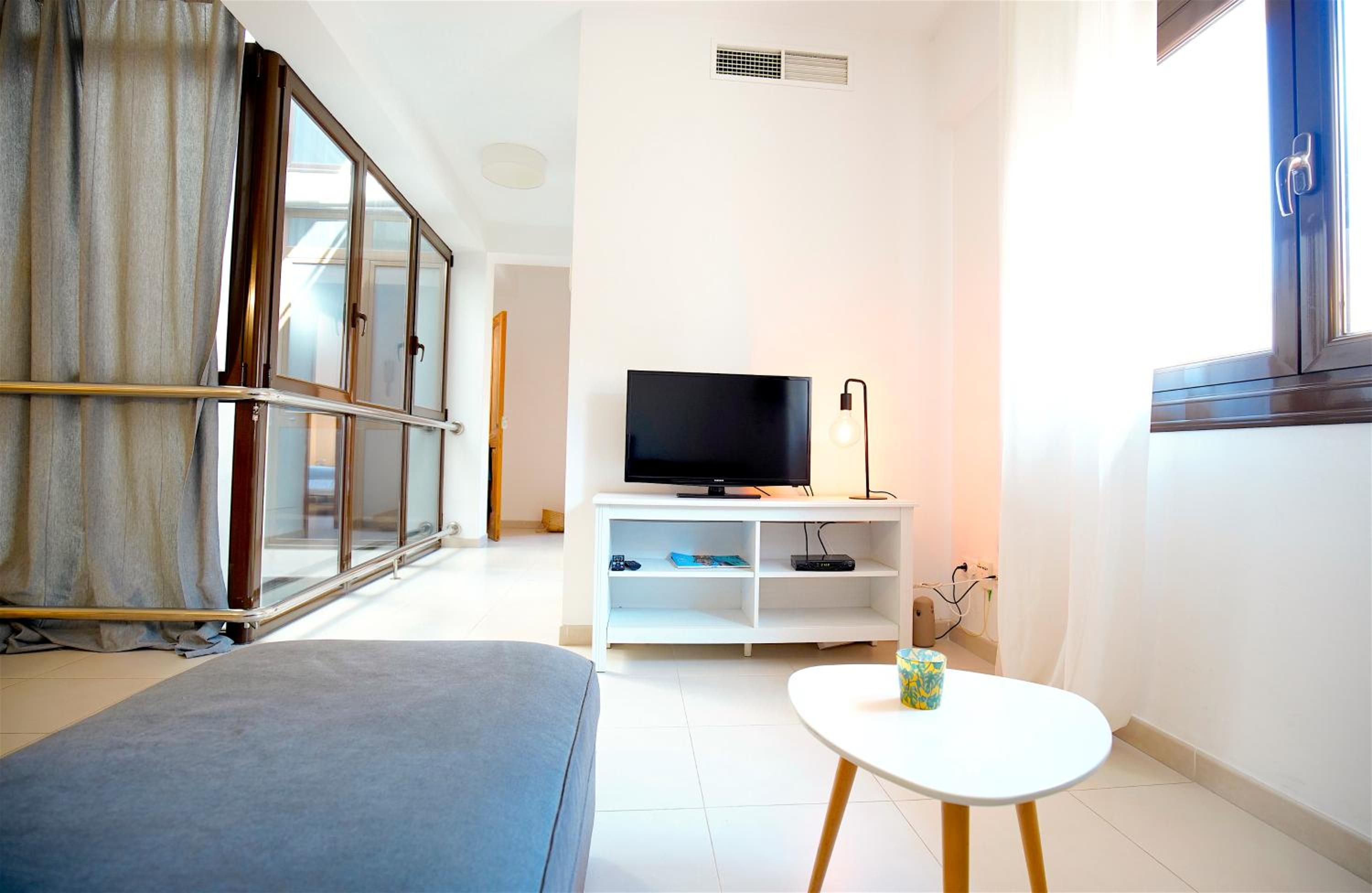 Three -Bedroom Apartment A photo 2