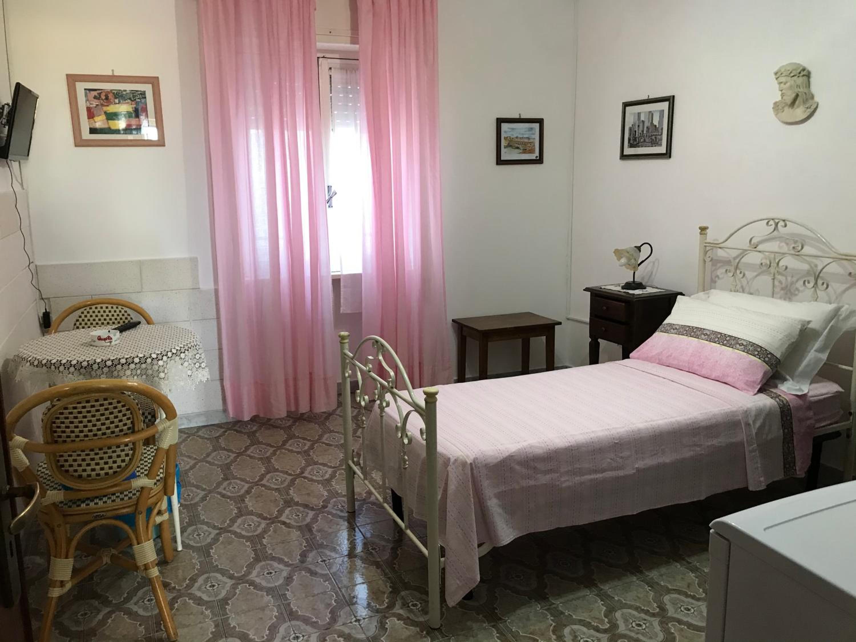 Double Room - Photo 18