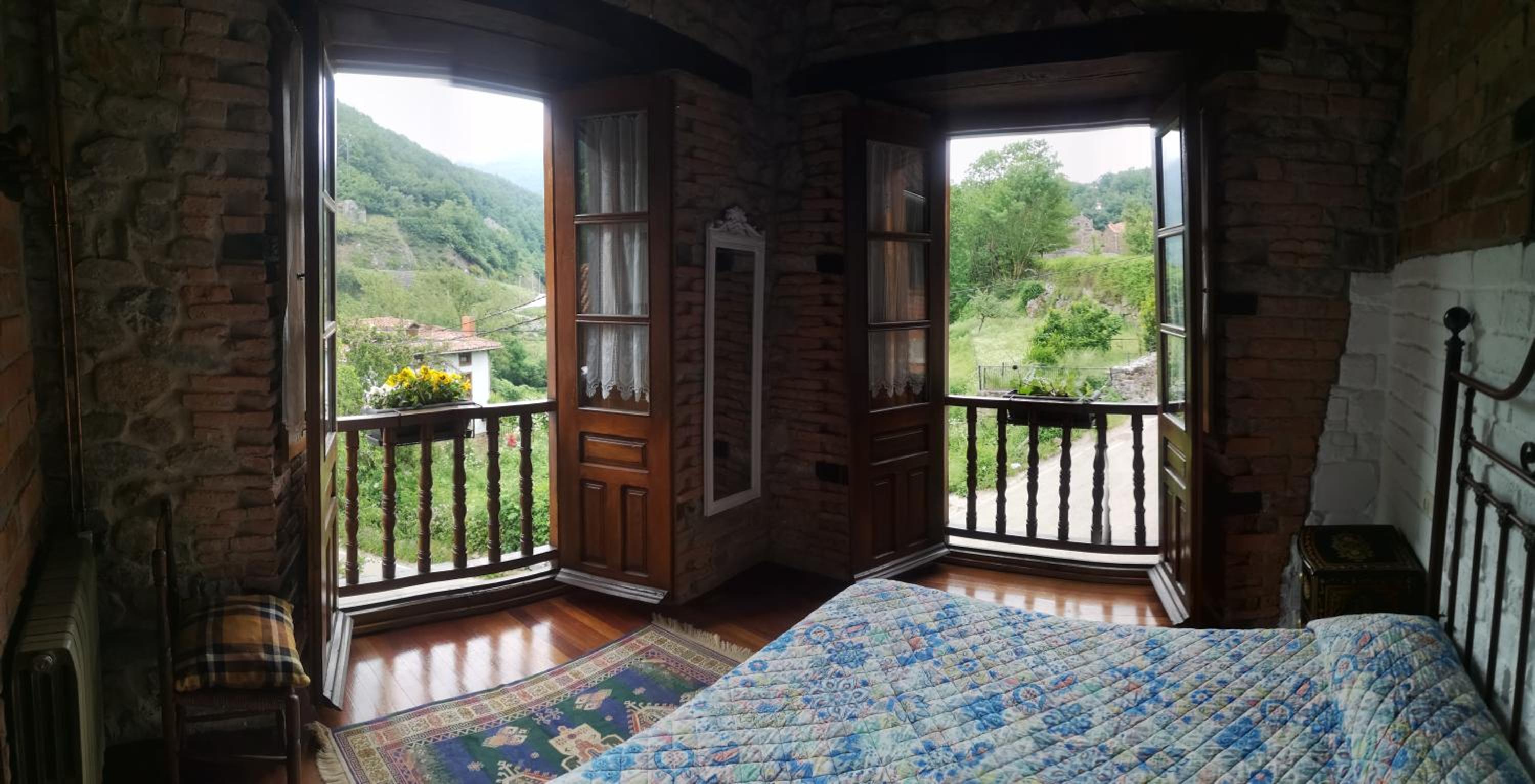 Family Room with Mountain View photo 2