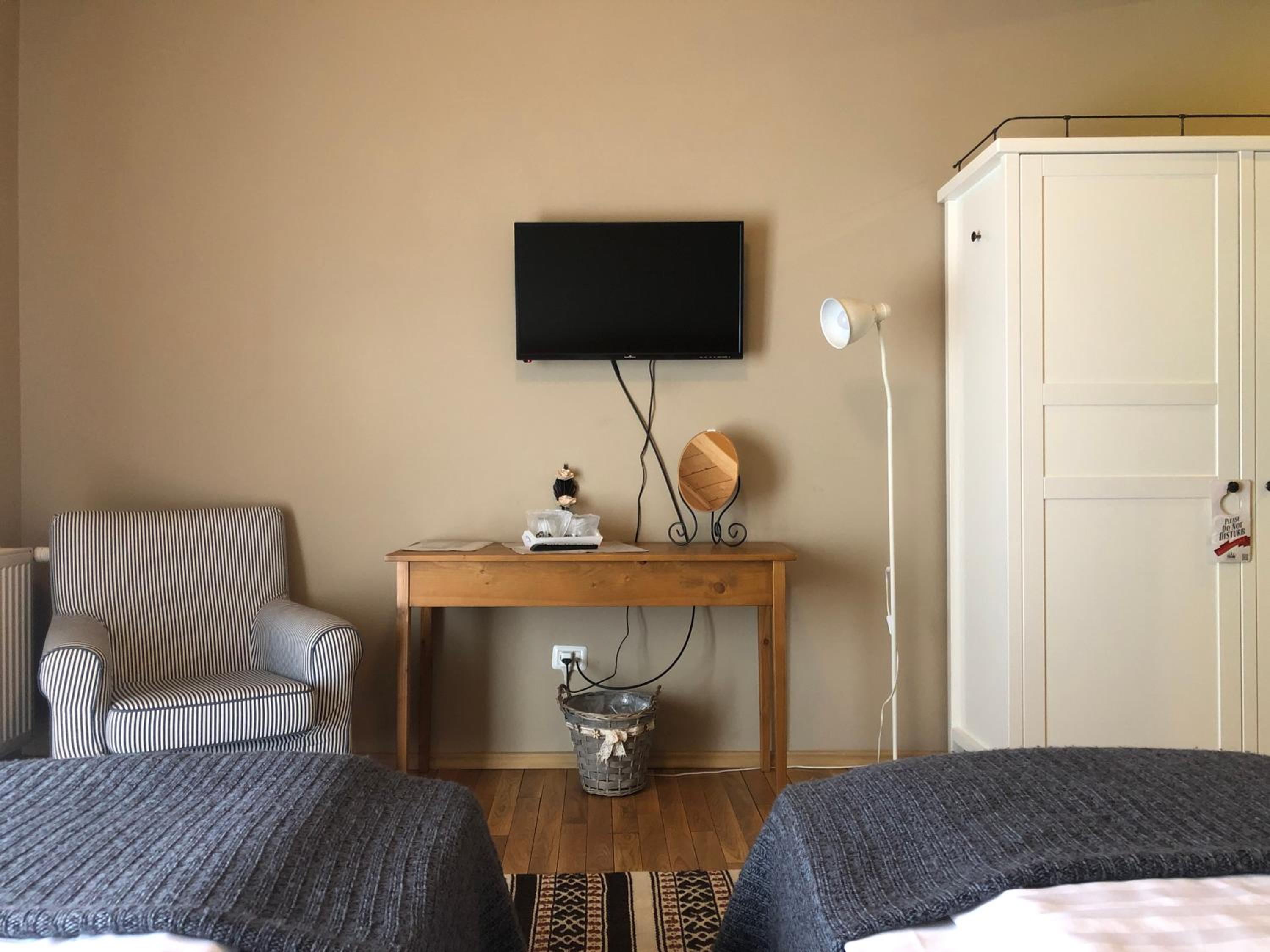Twin Room - Photo 2