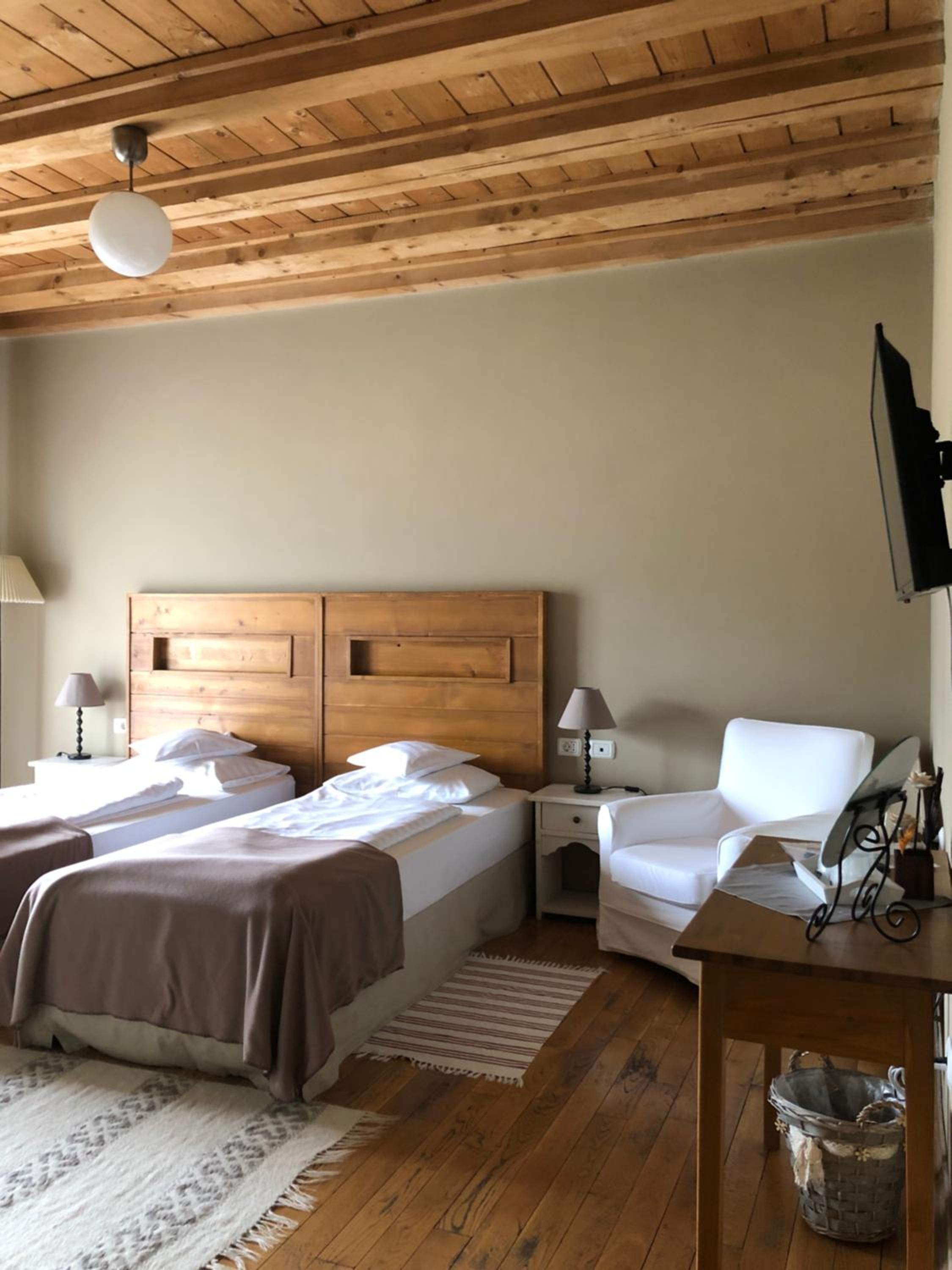 Twin Room - Photo 6