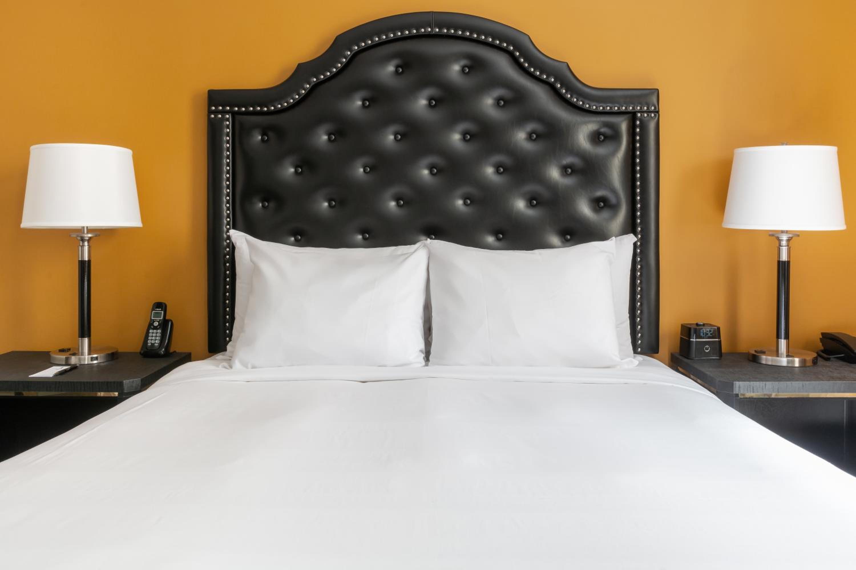 Executive Queen Room thumbnail 6