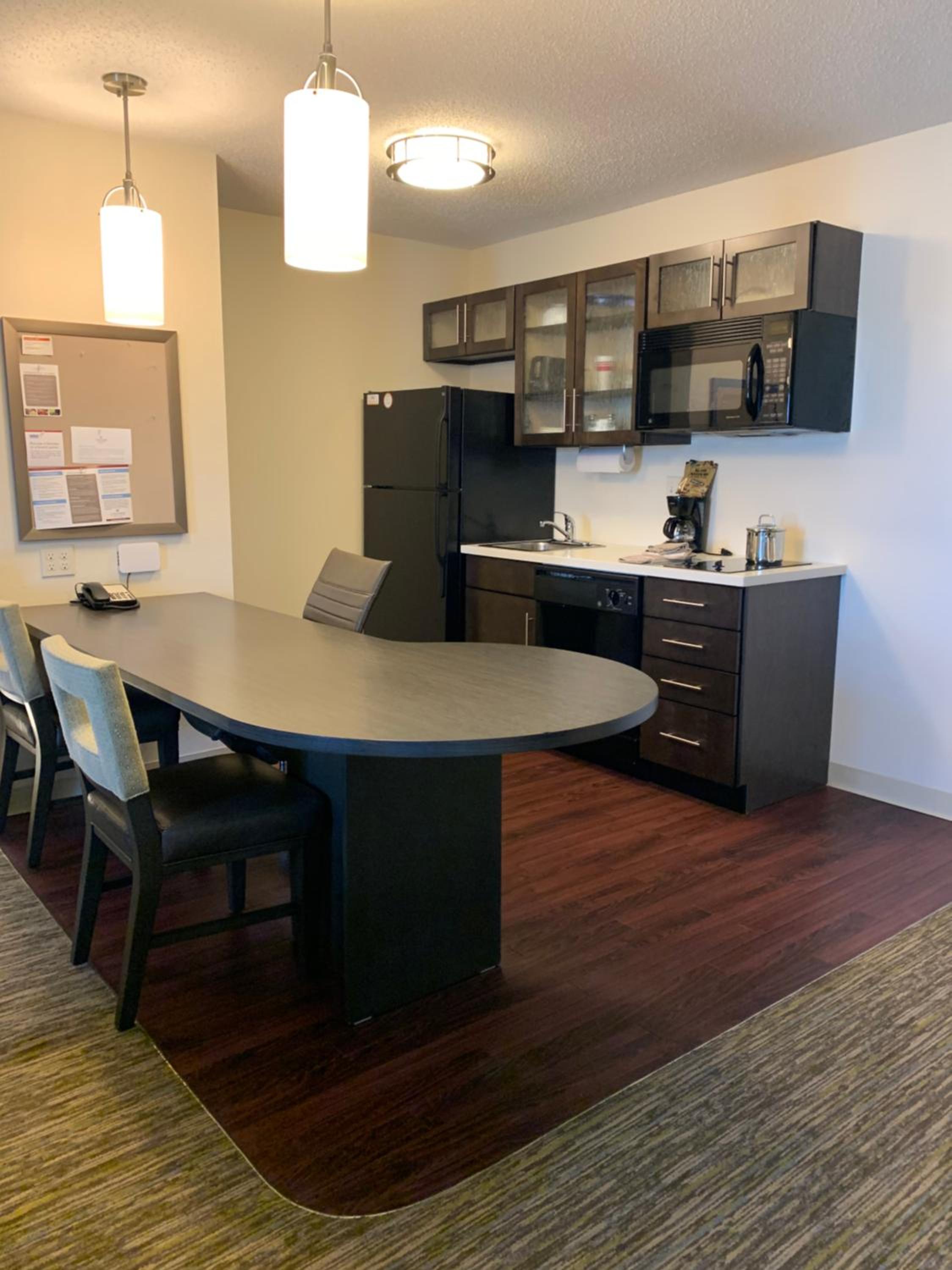 One-Bedroom Suite - Photo 9