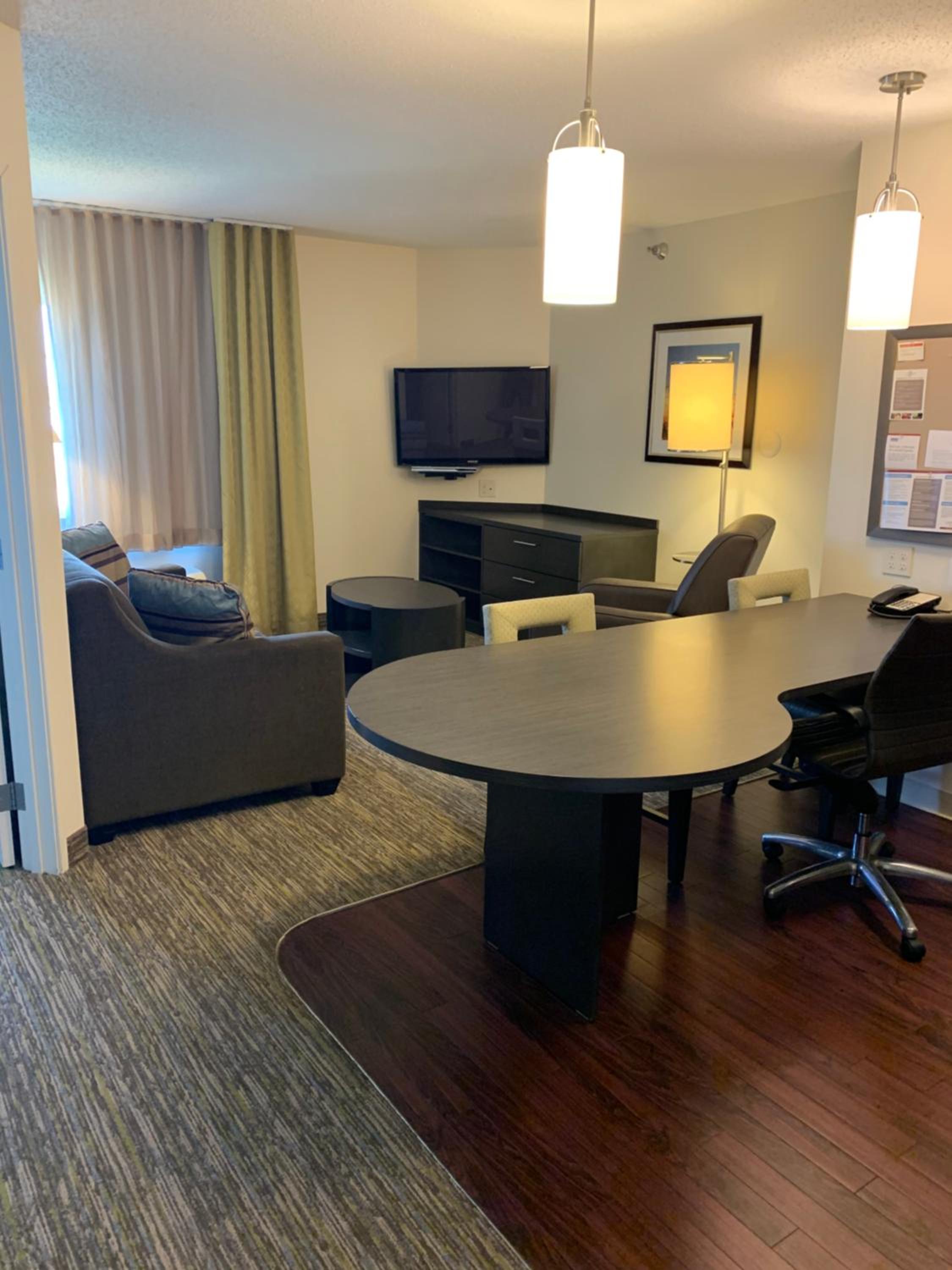 One-Bedroom Suite - Photo 11