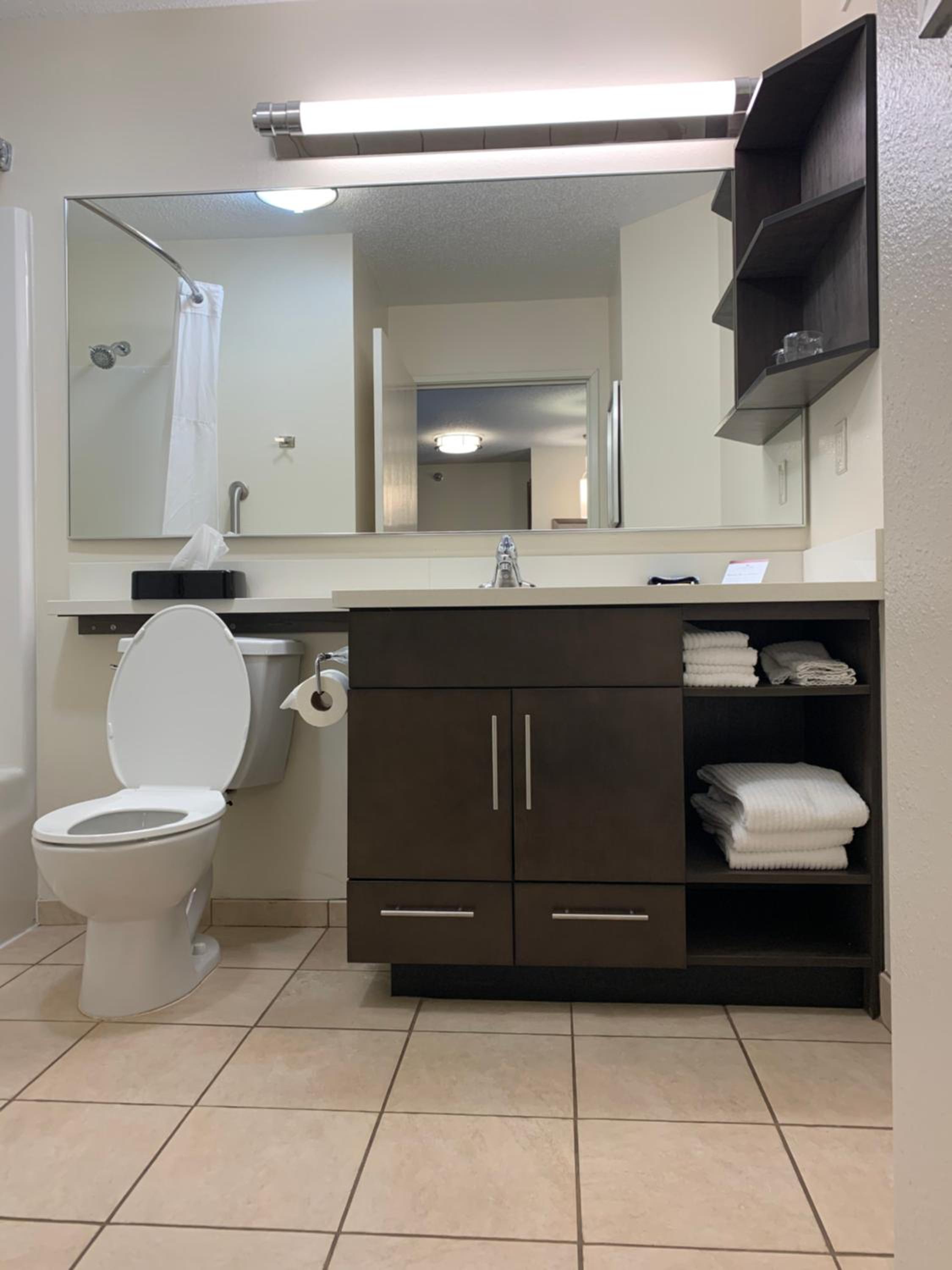 One-Bedroom Suite - Photo 13