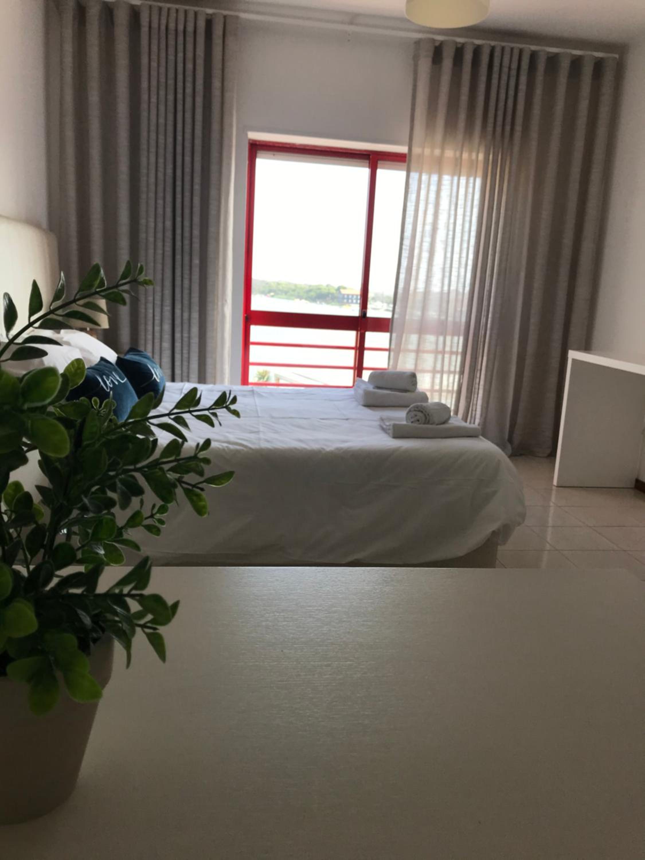 Apartment with Lake View - Photo 8