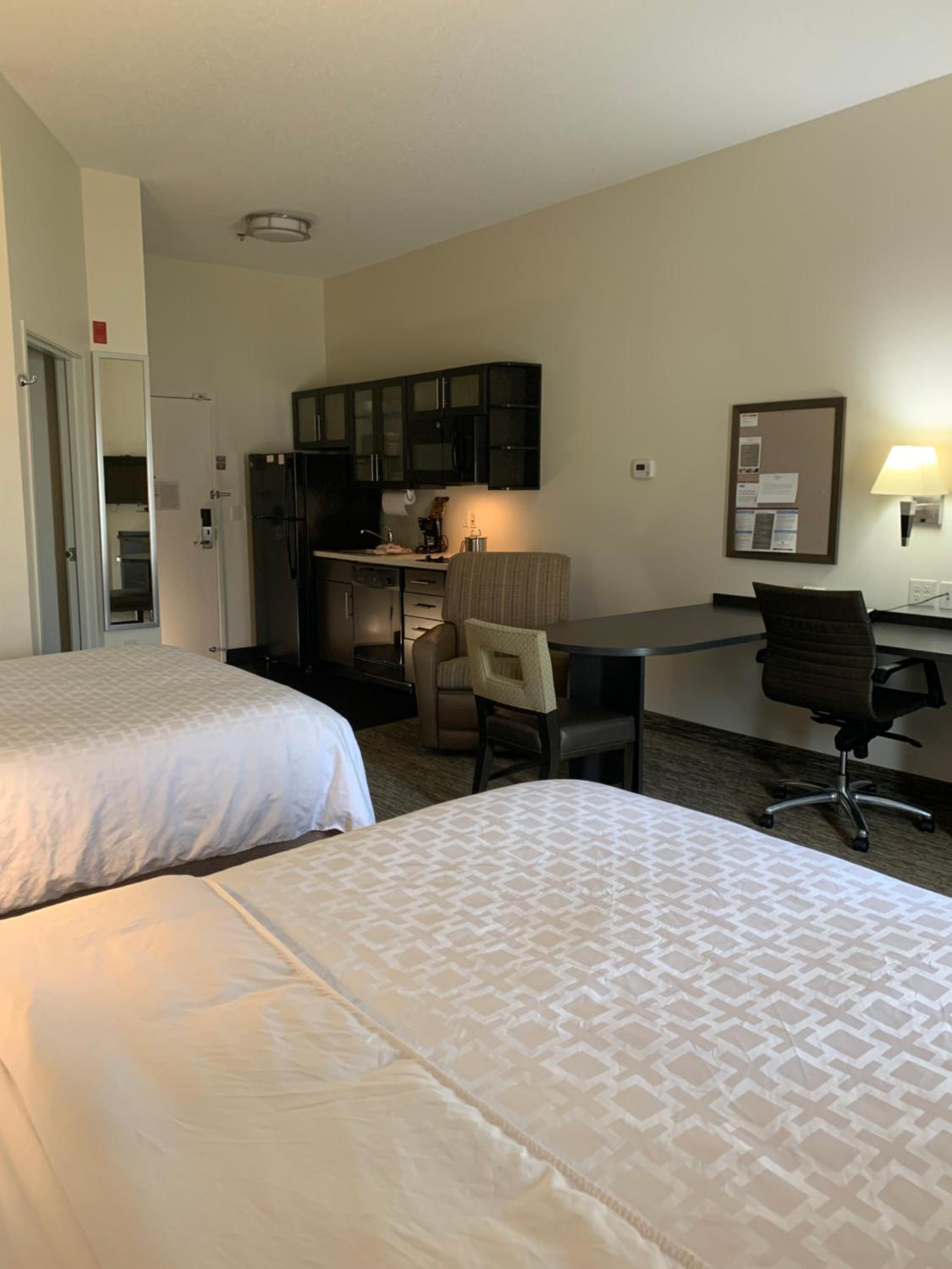 Queen Room - Mobility Accessible with Roll-In Shower and Sofa Bed photo 1