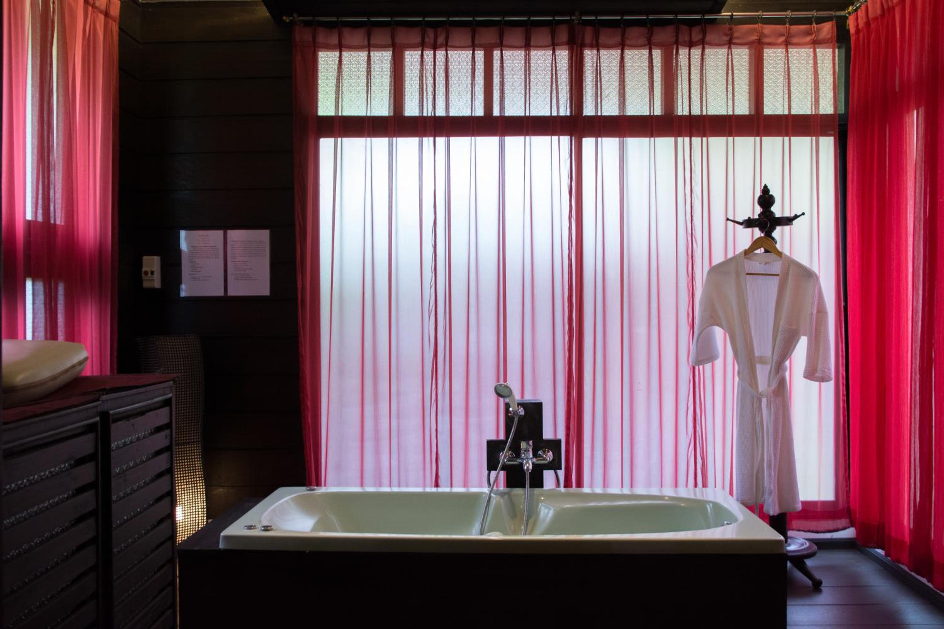 Deluxe King Room photo 2
