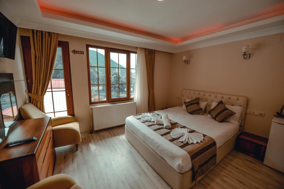 Double Room with Spa Bath and Lake View