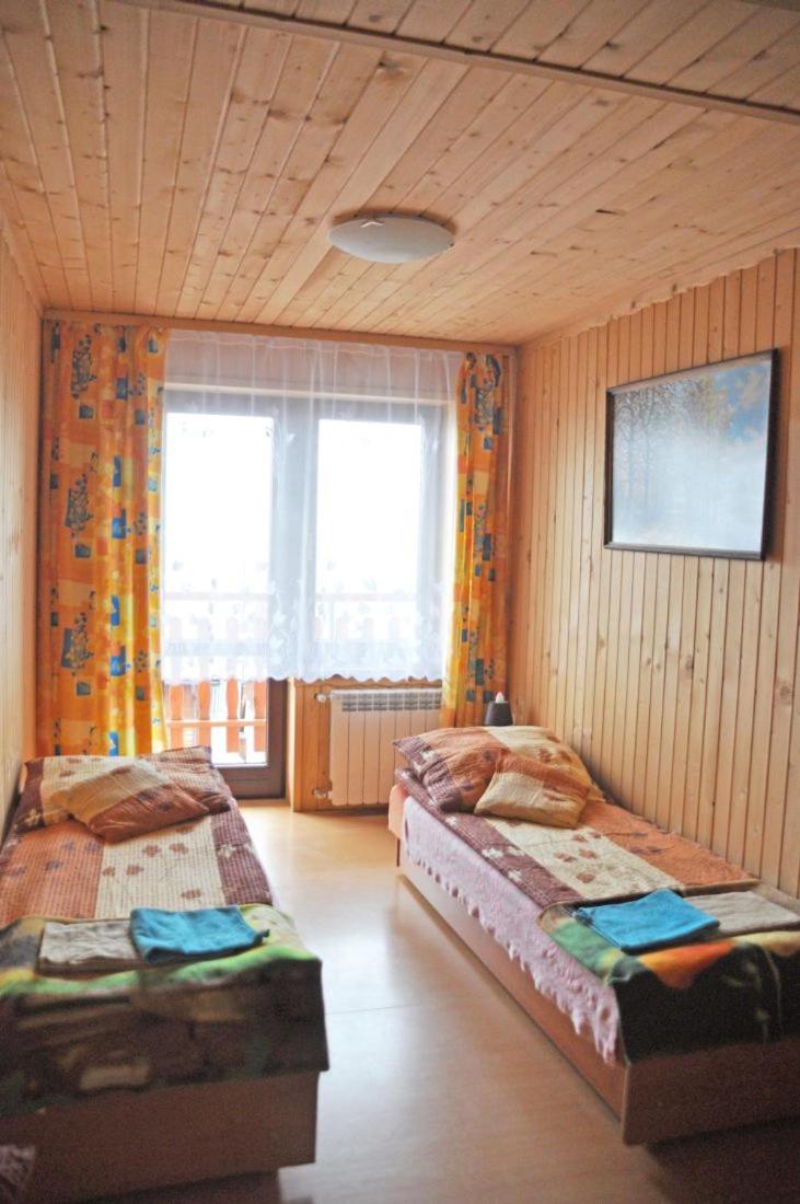 Large Twin Room - Photo 1