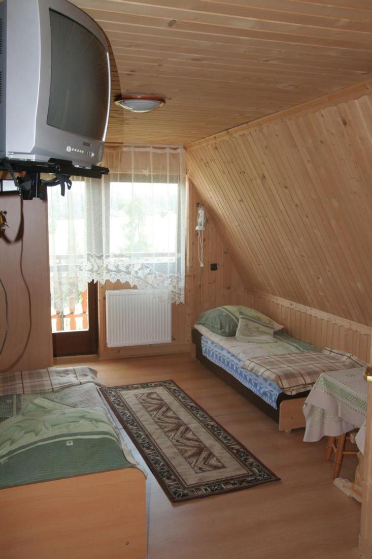 Large Twin Room - Photo 2