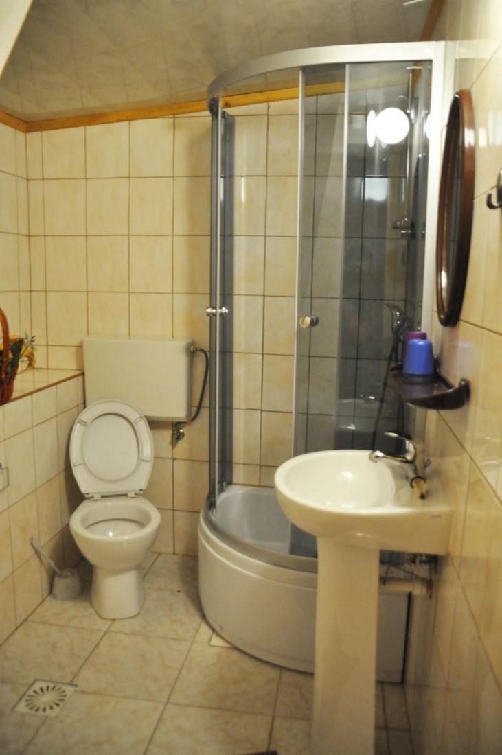 Triple Room with Private Bathroom - Photo 2