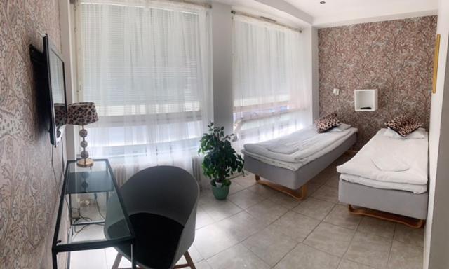 Double or Twin Room with Private Bathroom - Photo 3