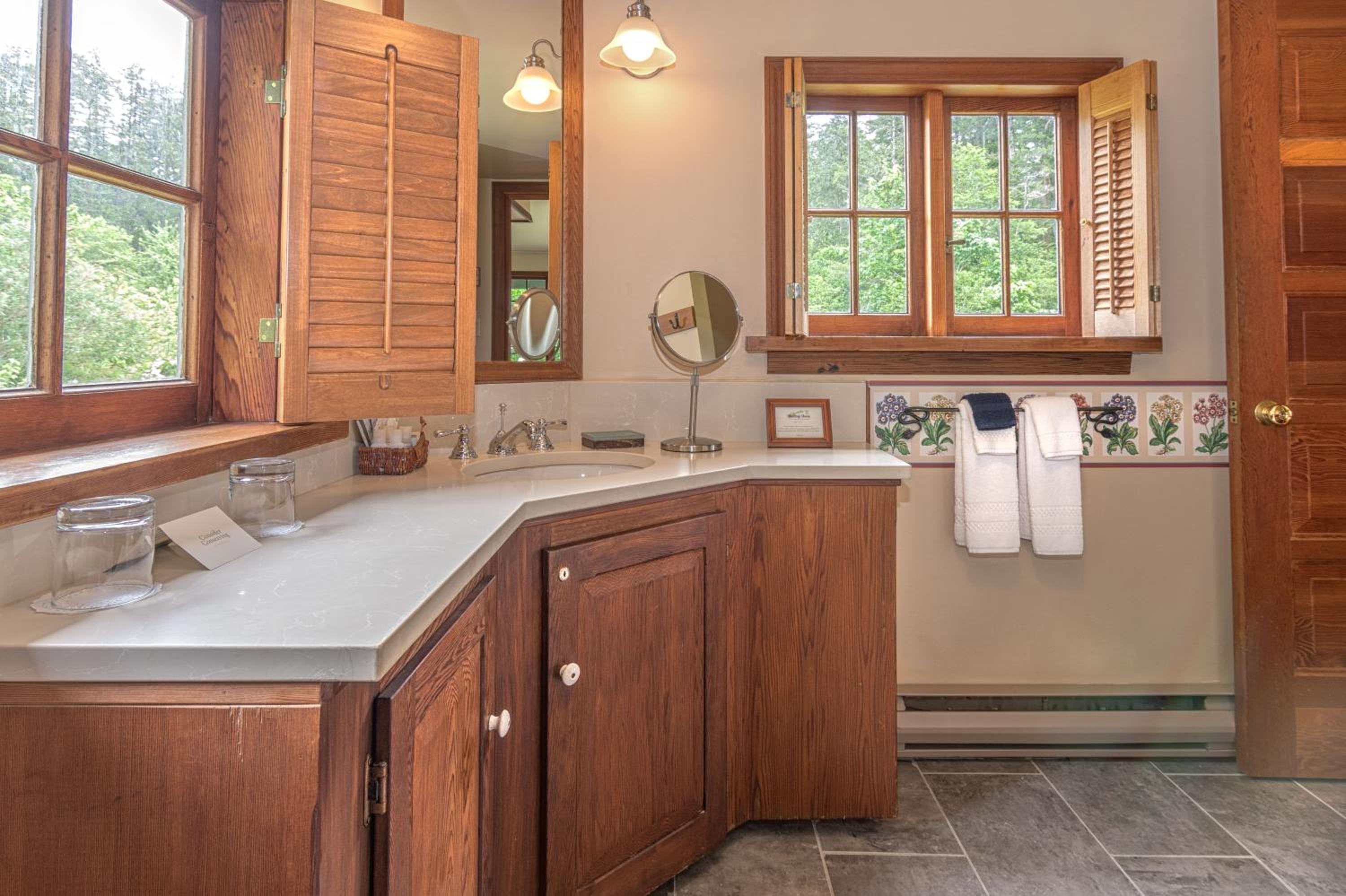 Signature Queen Suite - Farm East photo 2