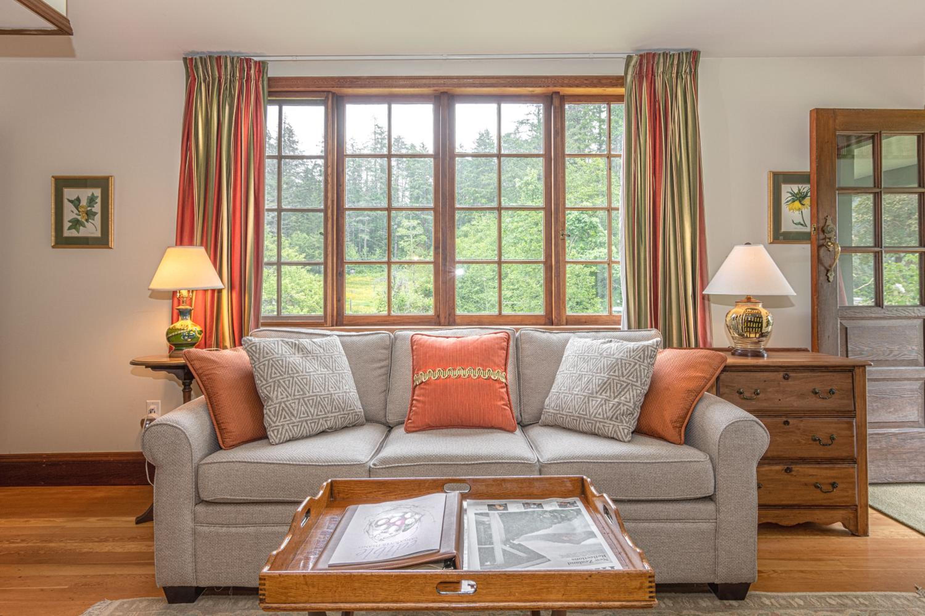 Signature Queen Suite - Farm East photo 3