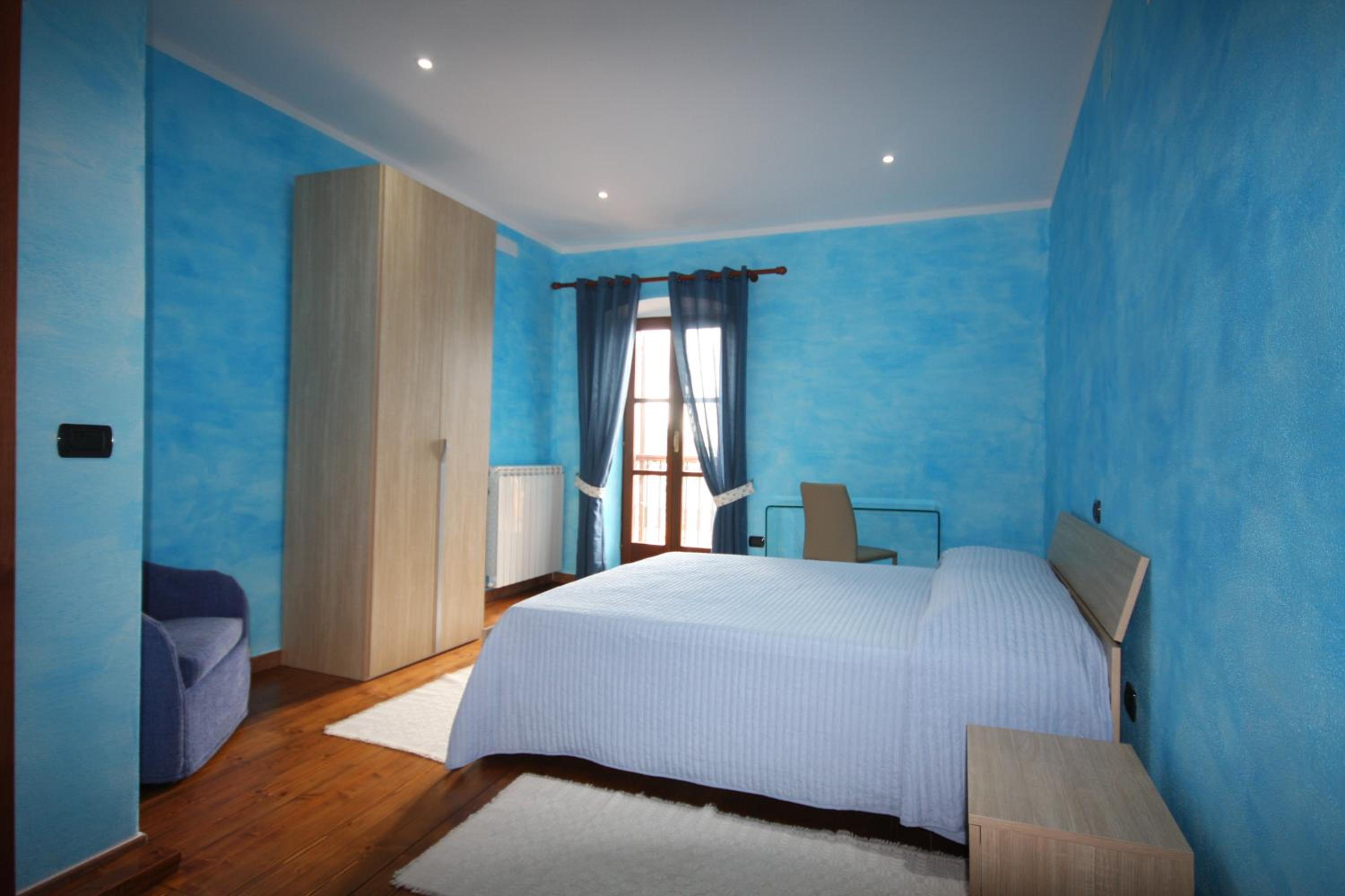 Large Double Room photo 1