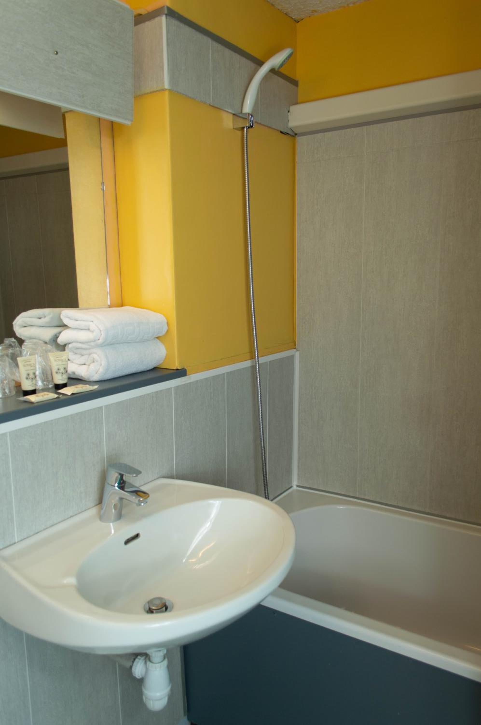 Economic Double Room - Photo 4