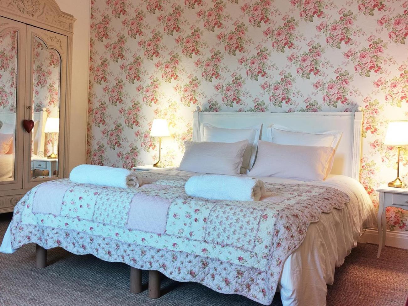 Double Room with Private External Bathroom - Photo 4