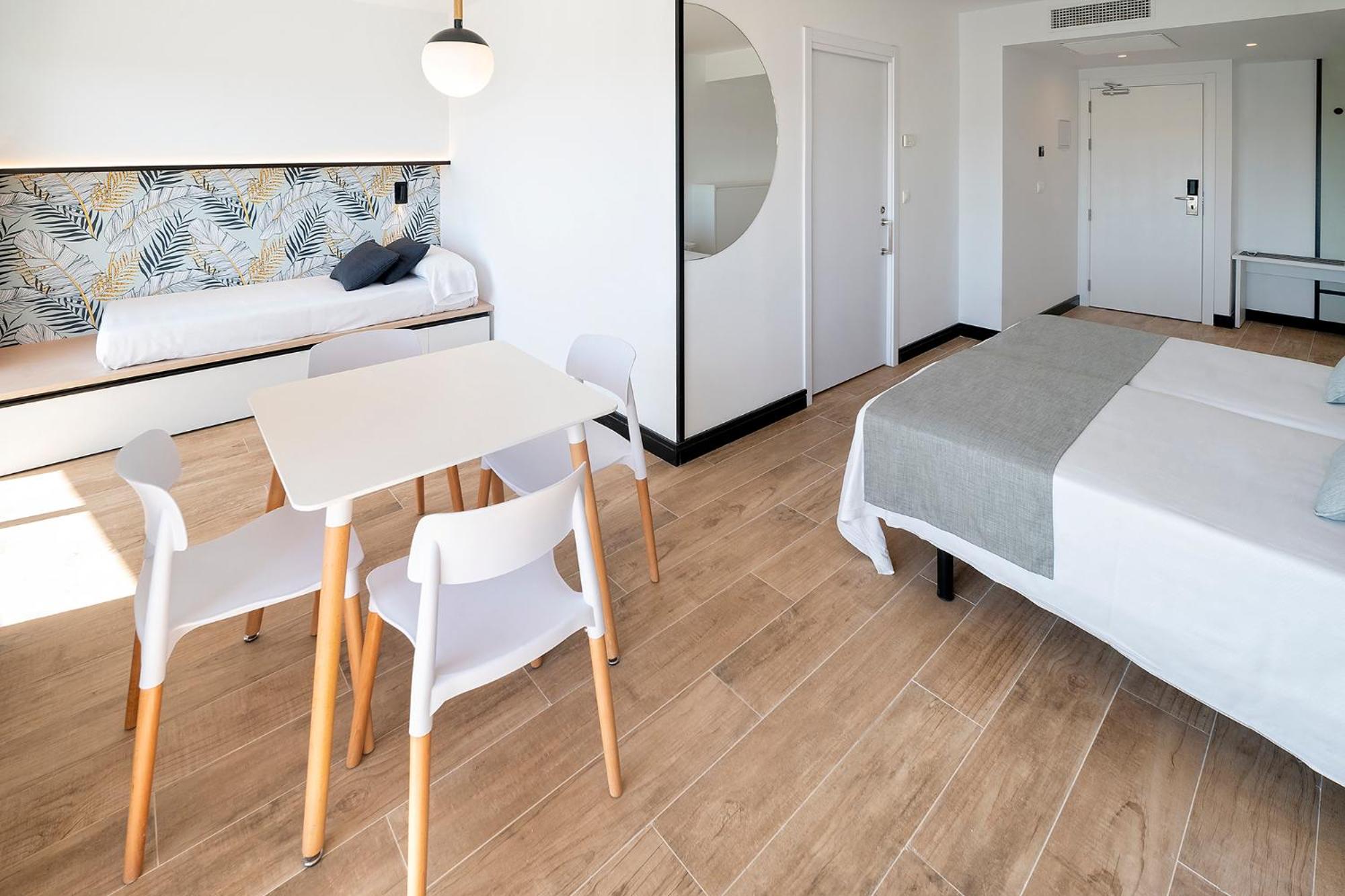 Superior Family Room (2 Adults + 2 Children) - Photo 6