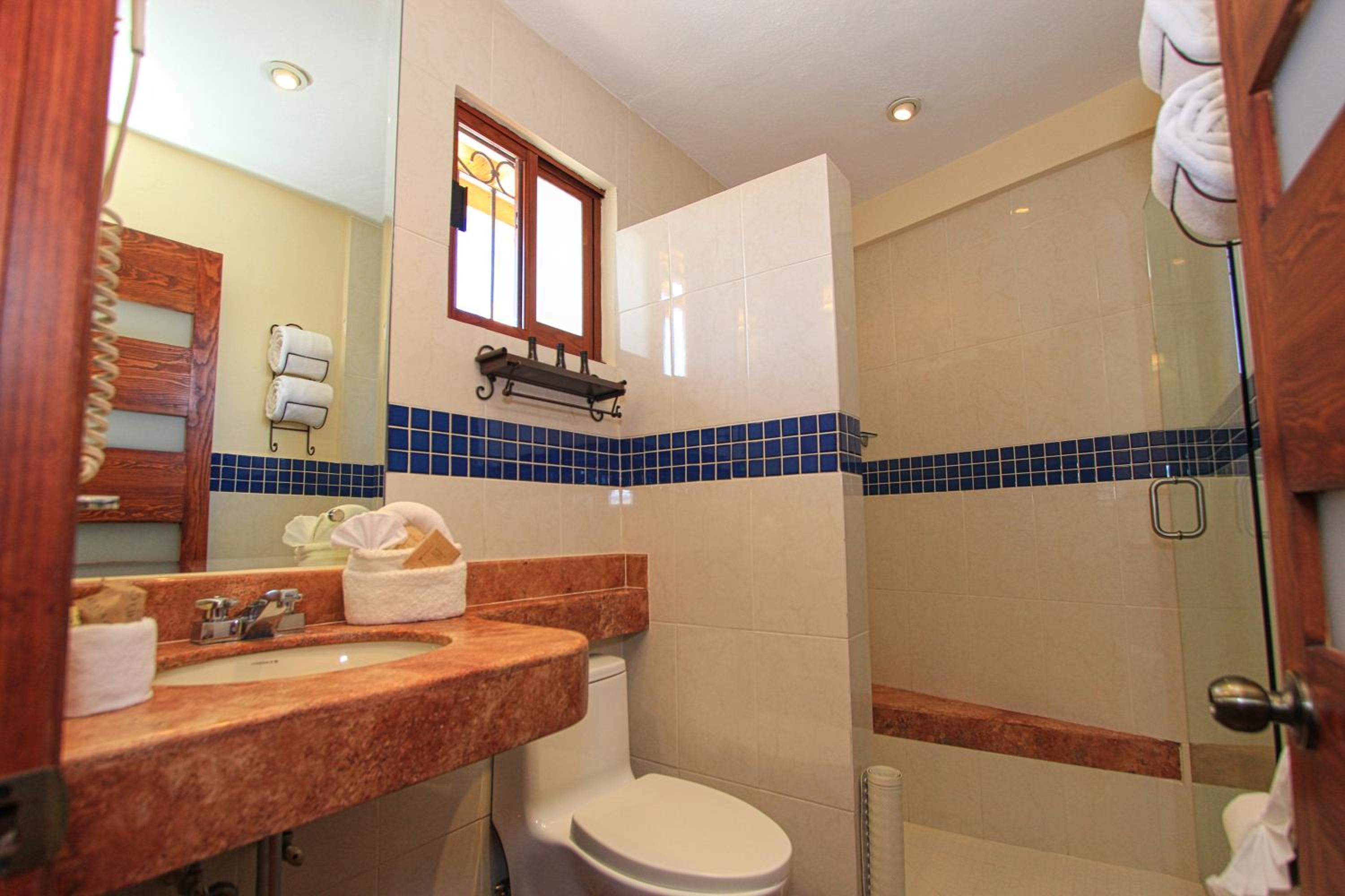 Double Room with Two Double Beds - Photo 21