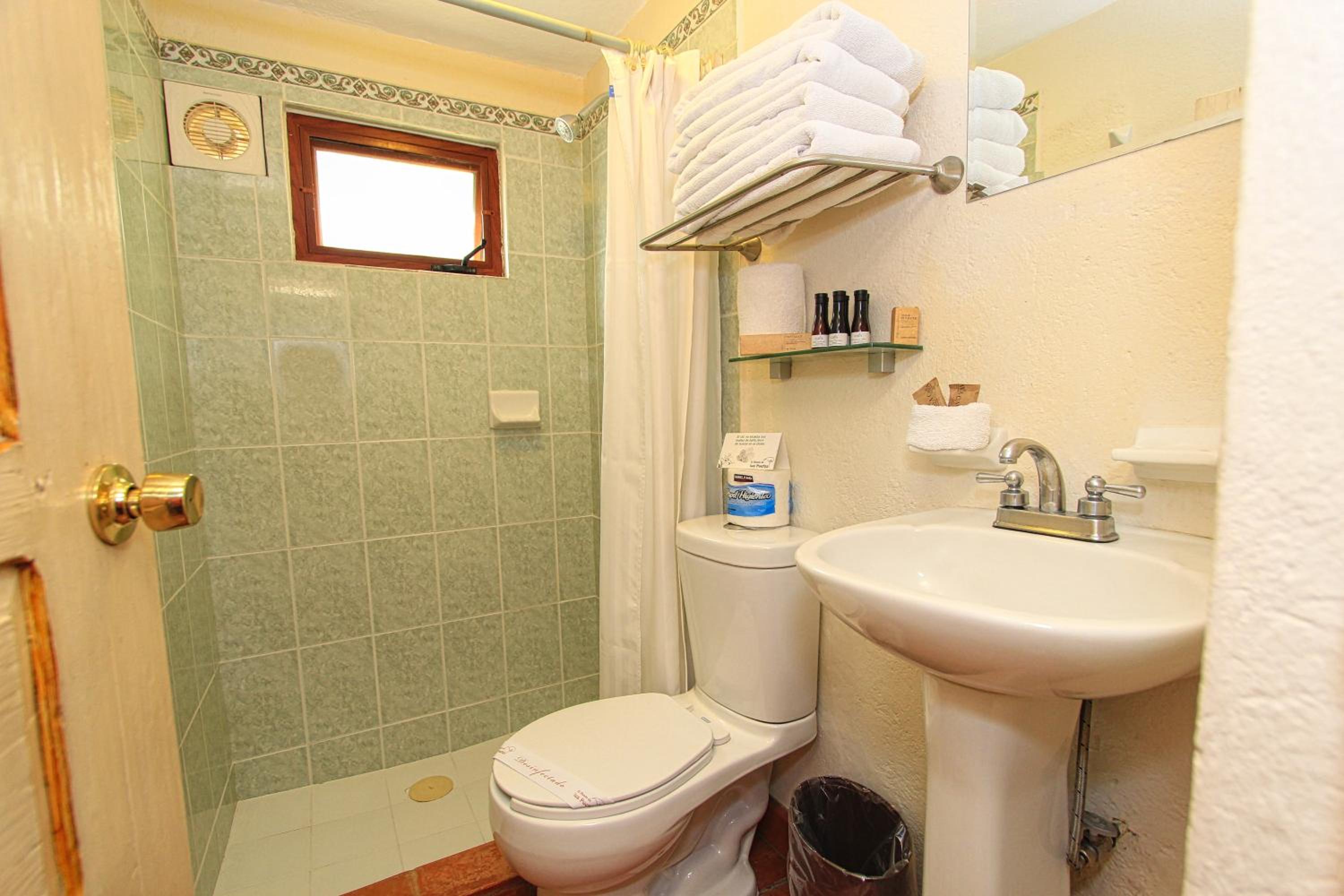 Double Room with Two Double Beds - Photo 22