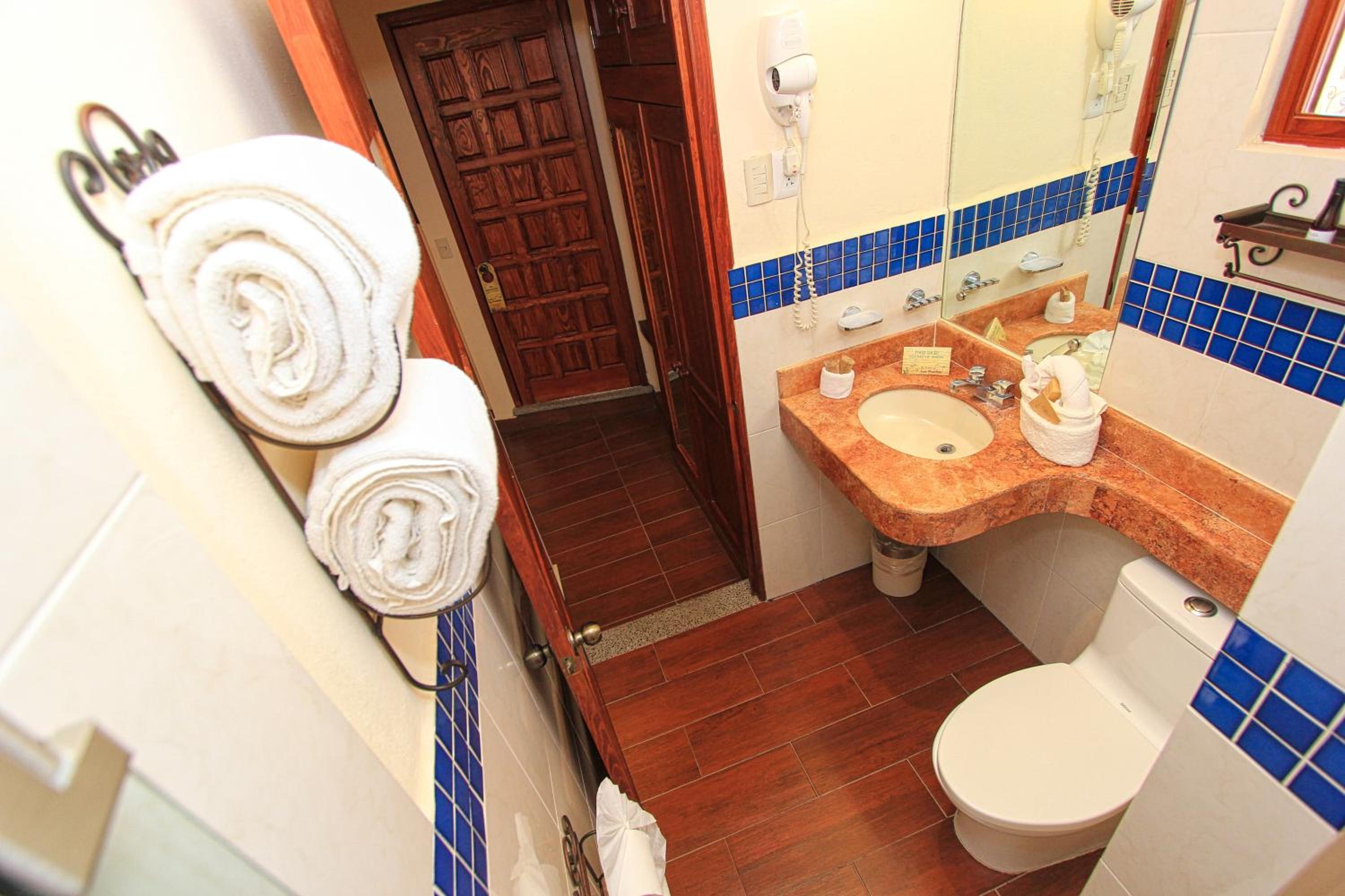 Double Room with Two Double Beds - Photo 12