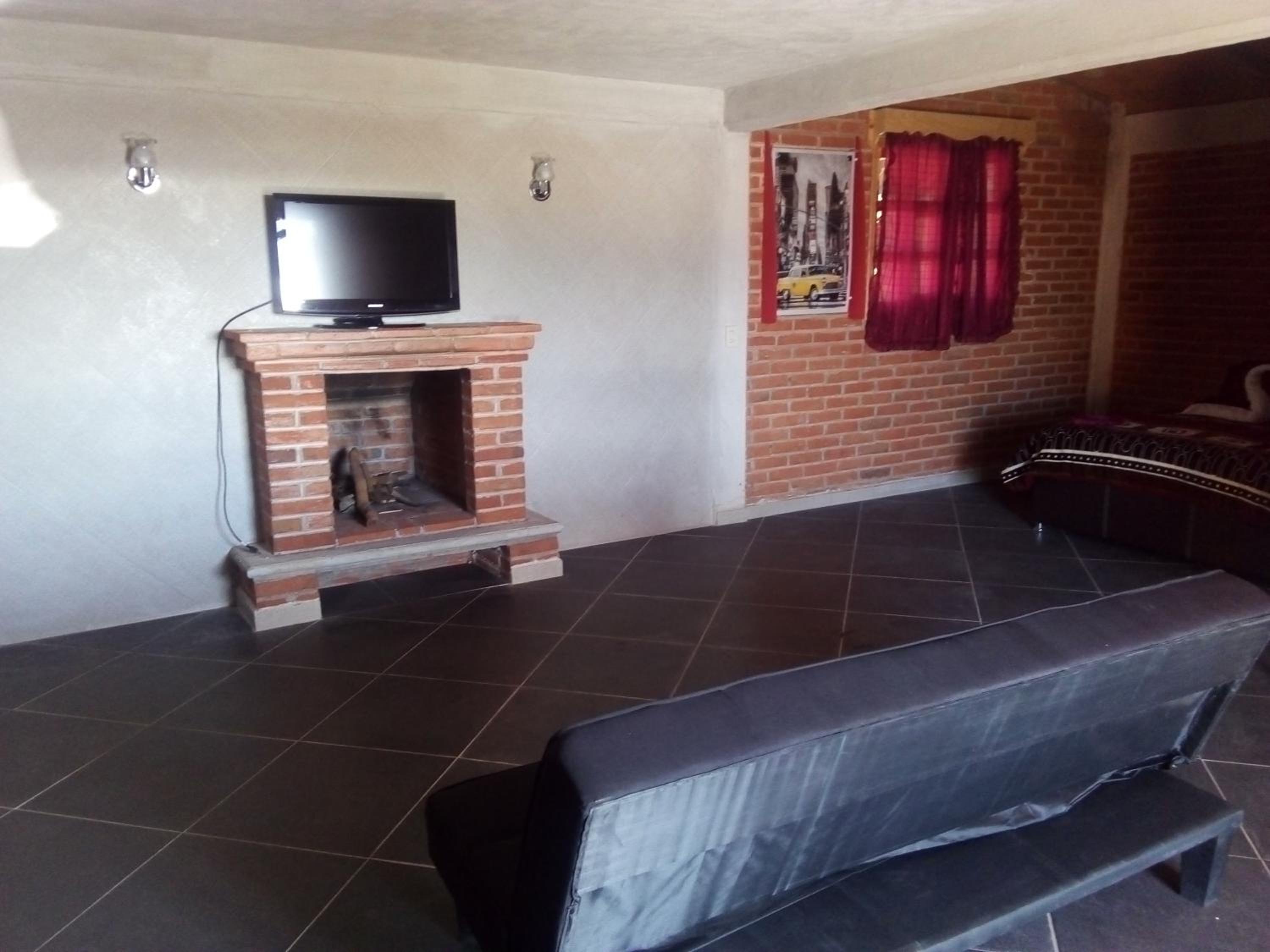 Two-Bedroom House - Photo 7