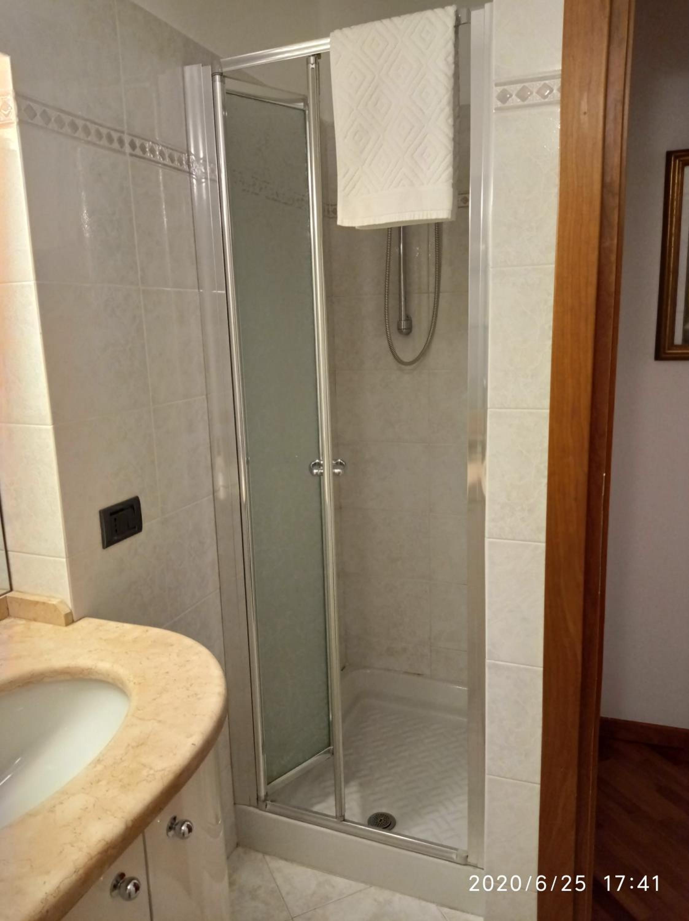 Two-Bedroom House - Photo 17