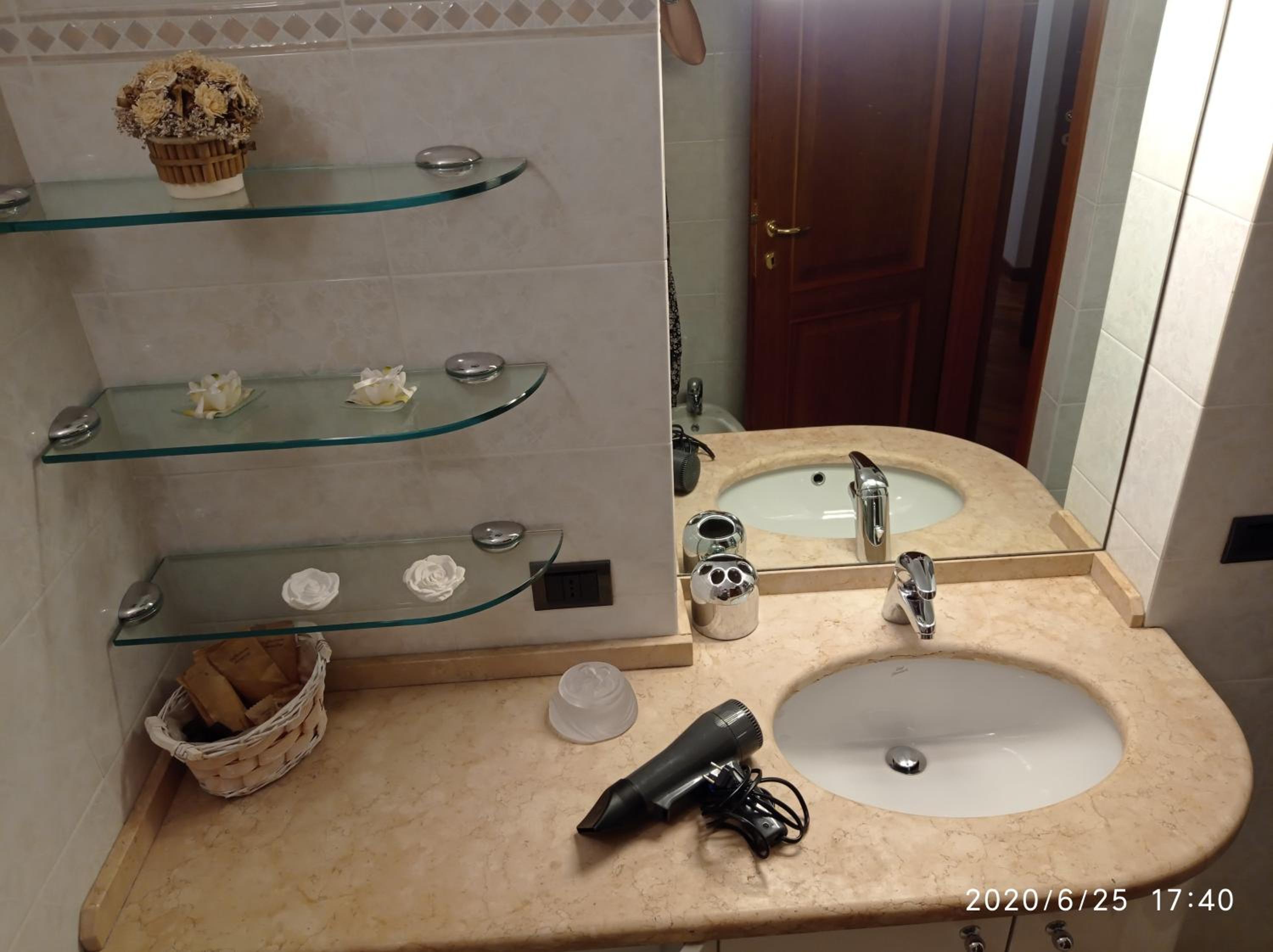 Two-Bedroom House - Photo 16
