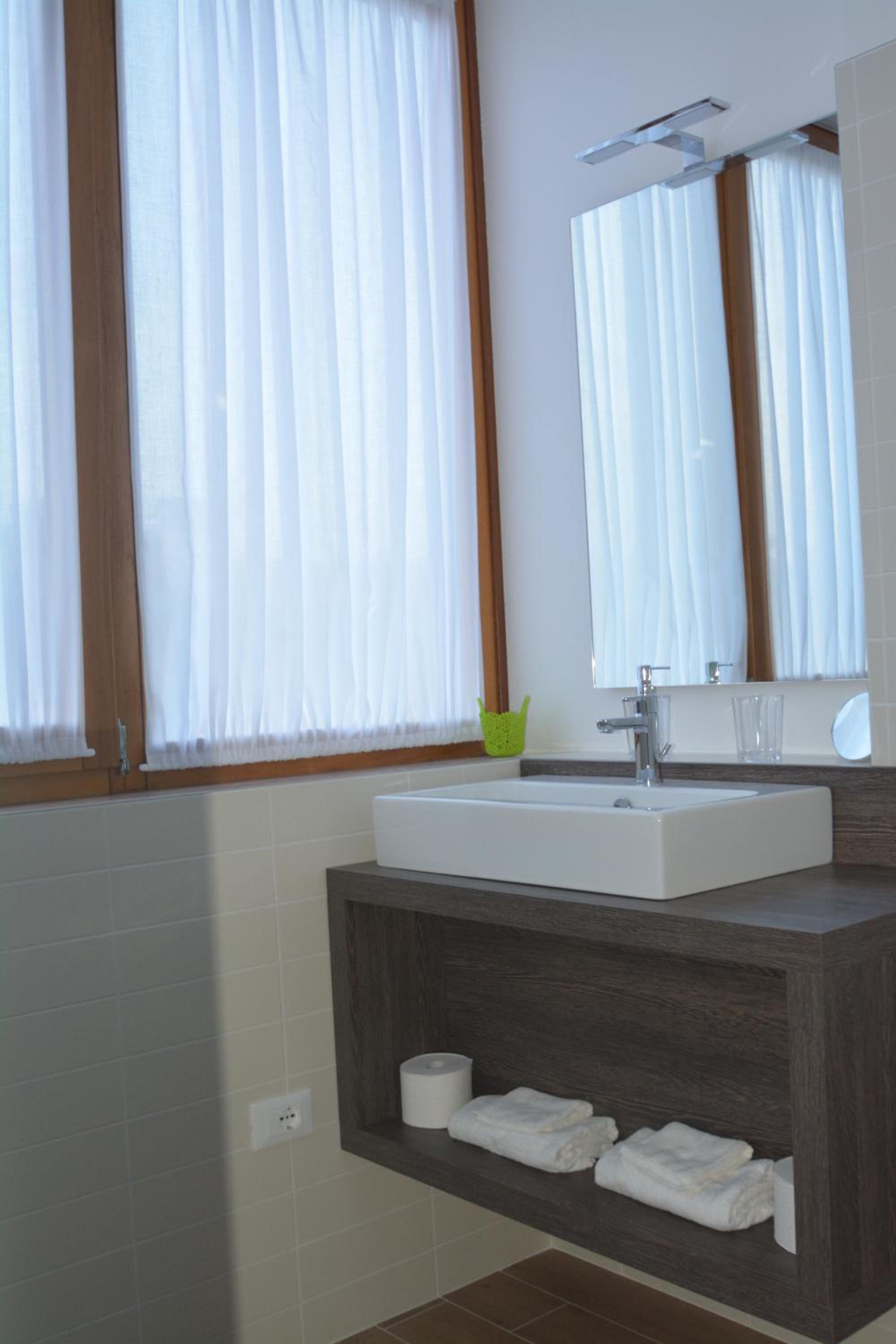 Deluxe Double or Twin Room - Photo 4
