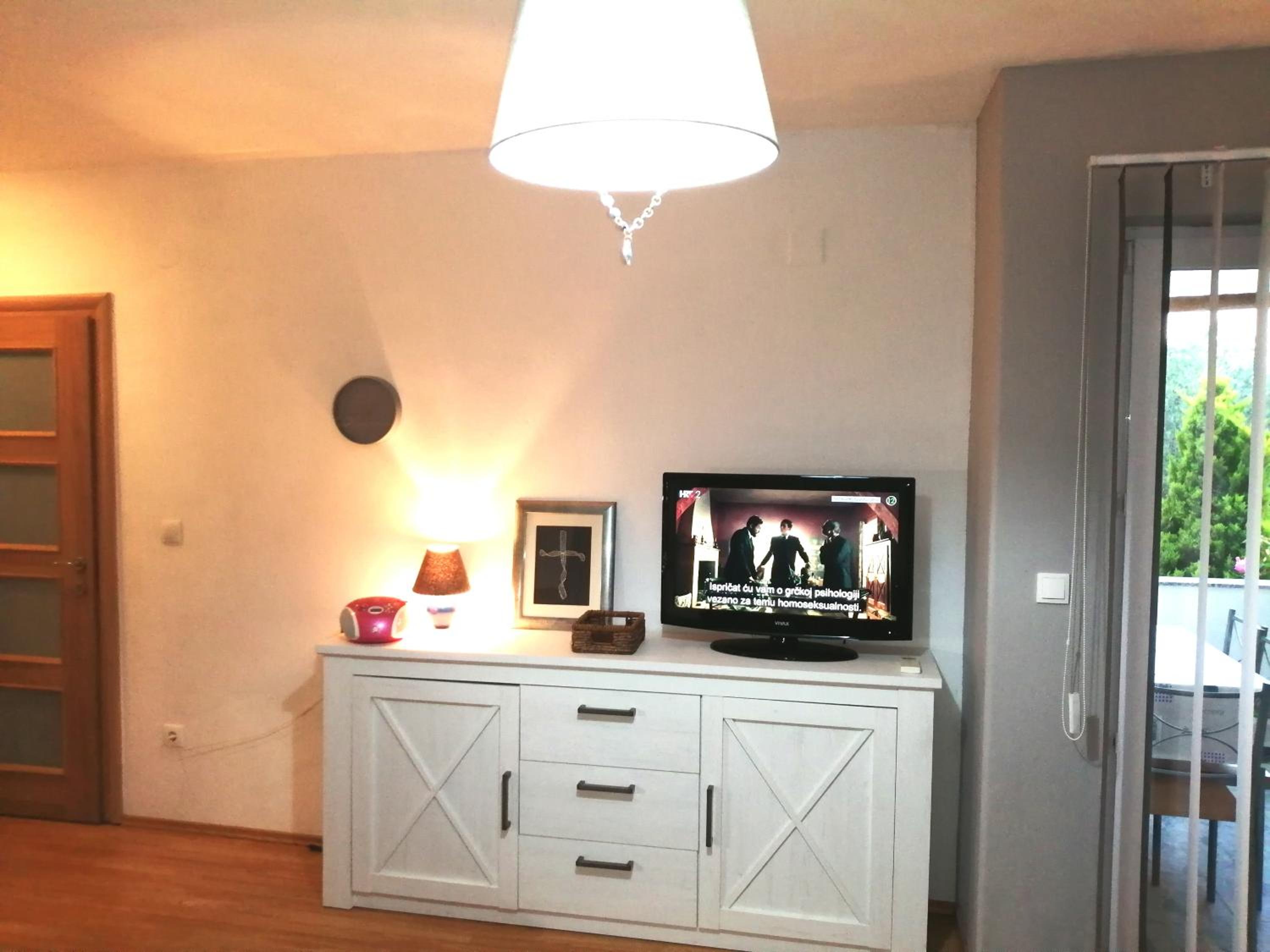 Apartment with Balcony - Photo 7